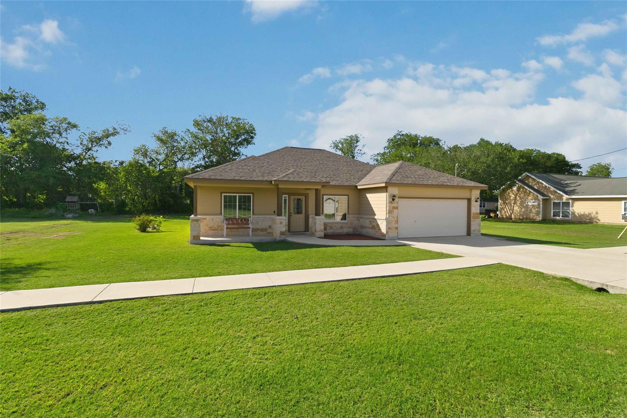 285 Hummingbird Way, Martindale, TX 78655
