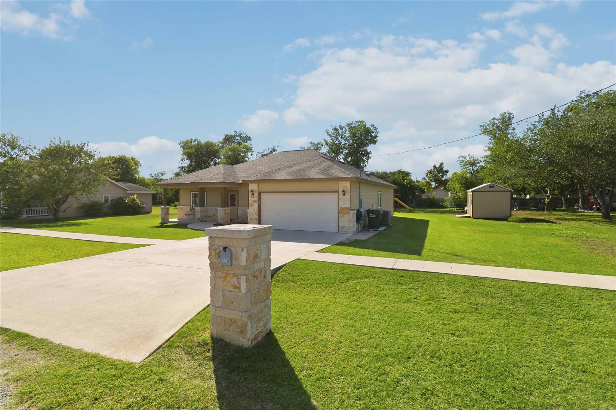 285 Hummingbird Way, Martindale, TX 78655