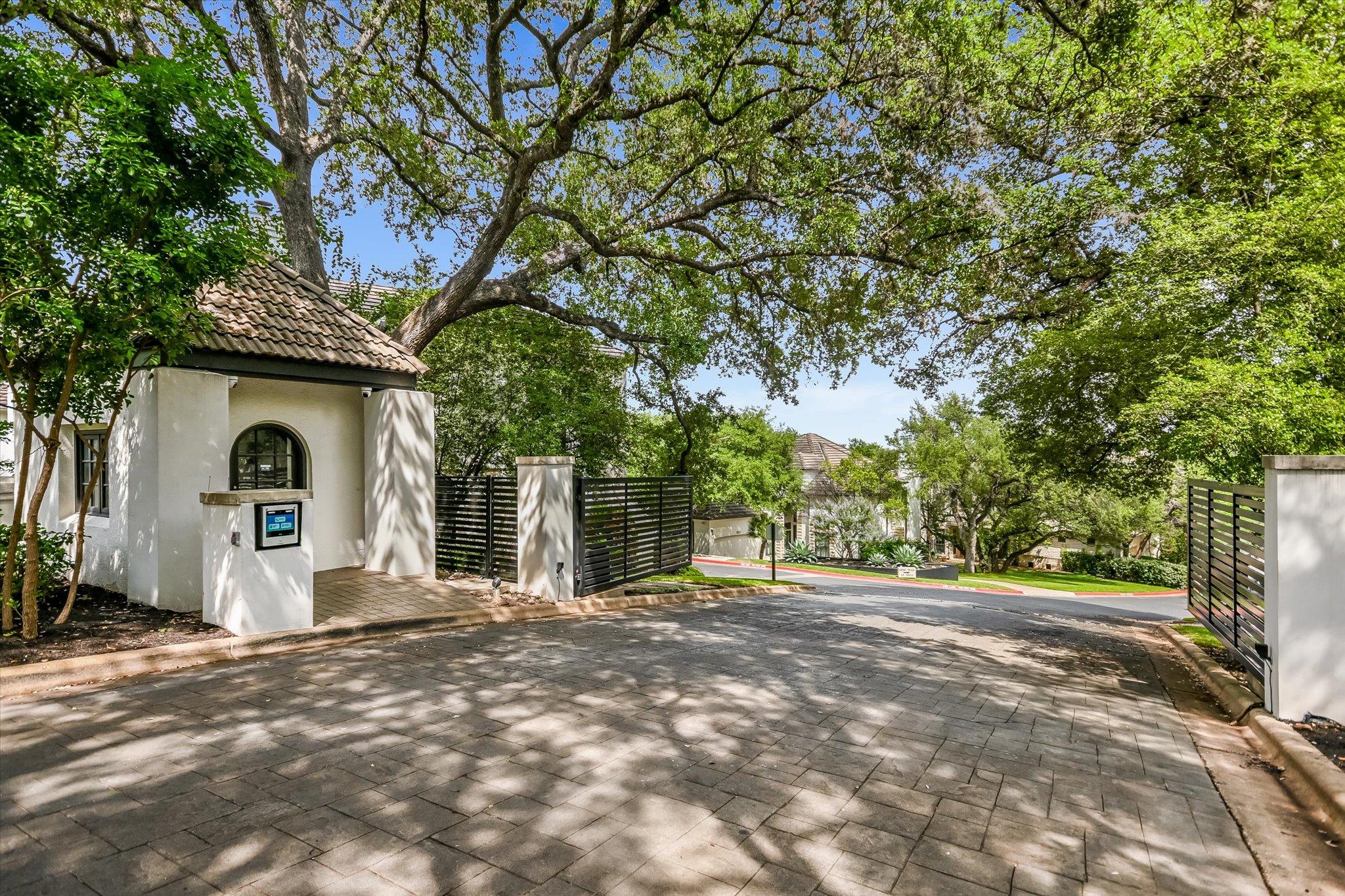 2004 Rue De St Tropez, Austin, TX 78746