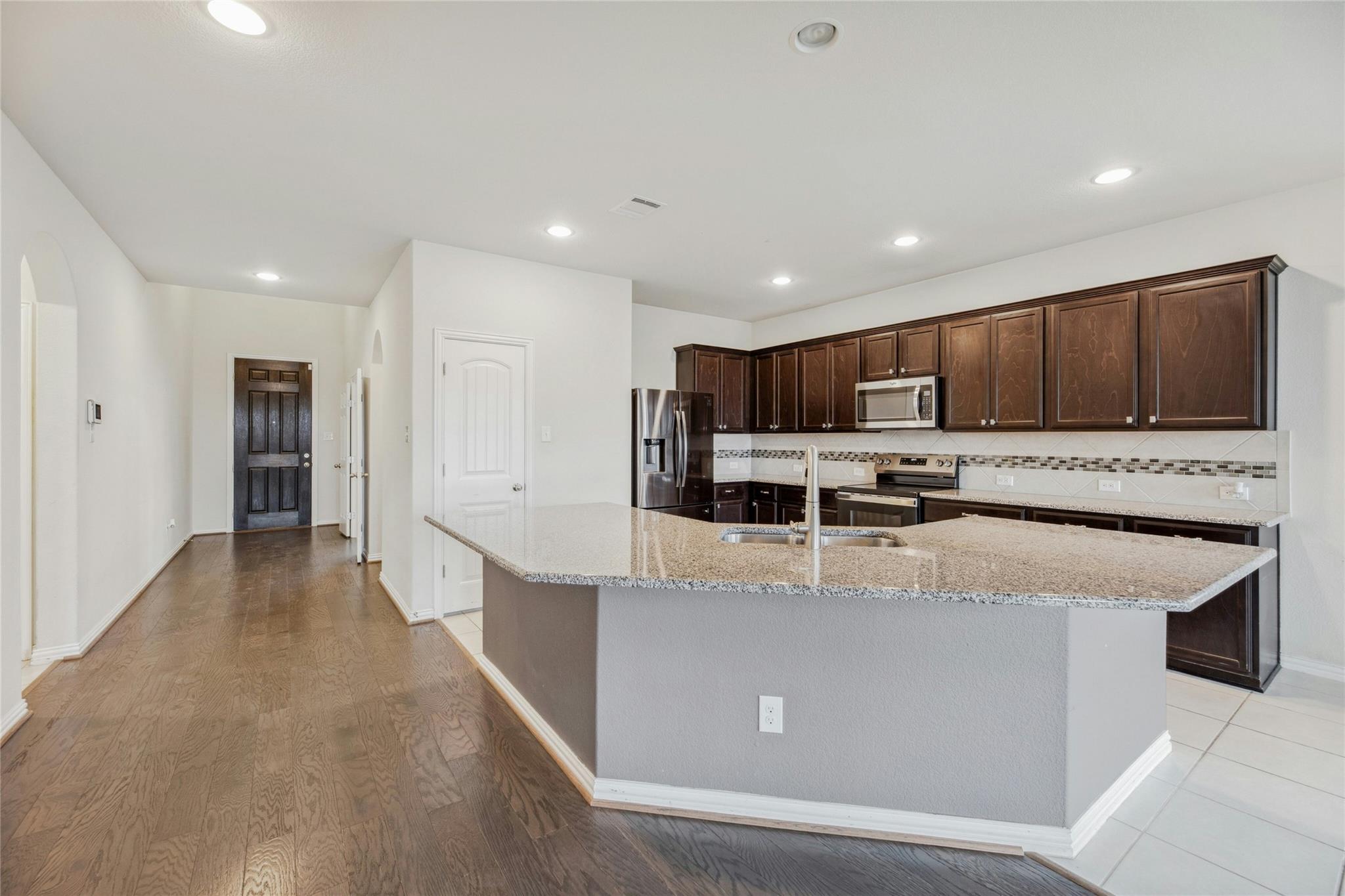 405 Farm Creek Dr, Hutto, TX 78634