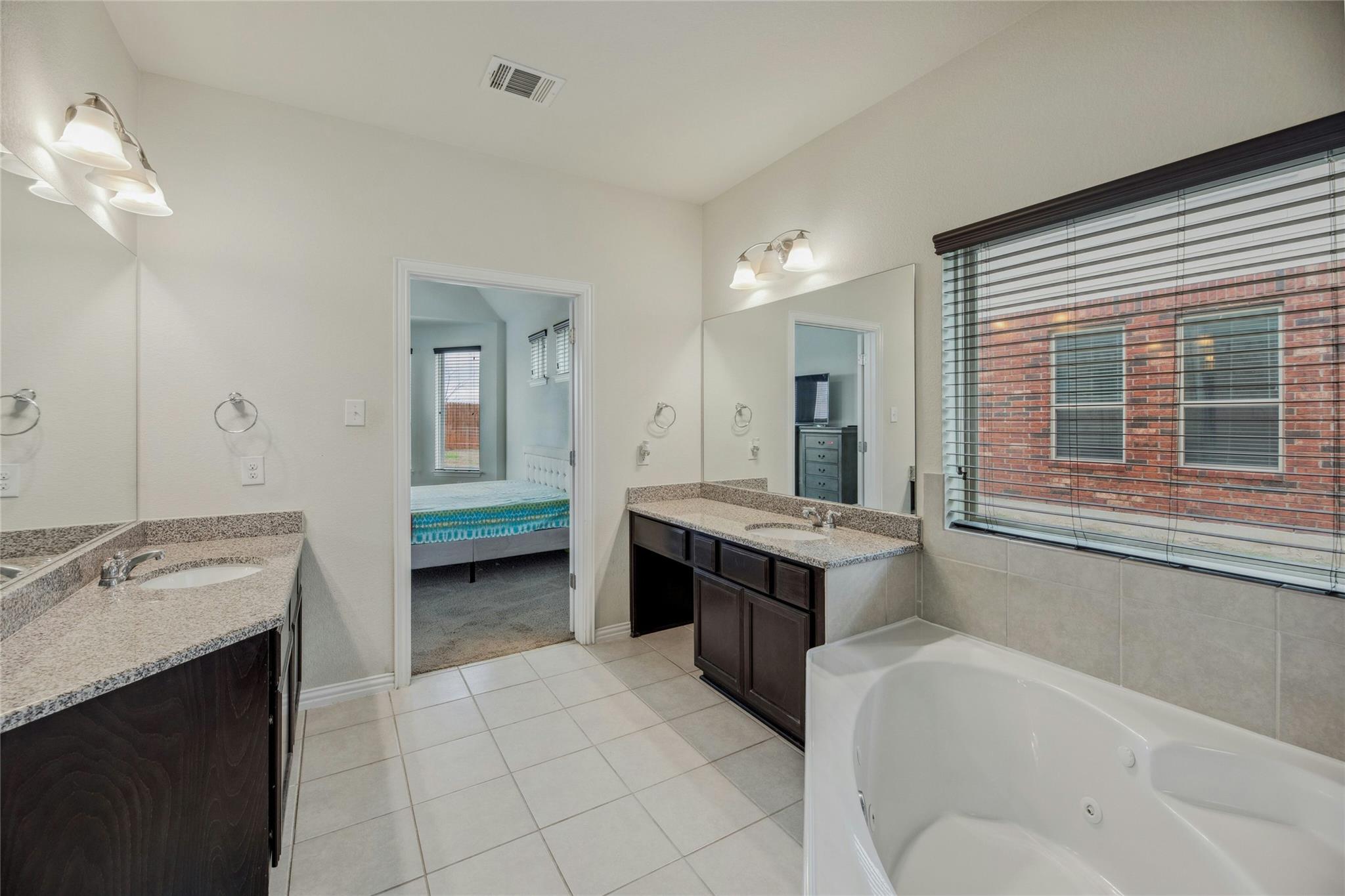 405 Farm Creek Dr, Hutto, TX 78634