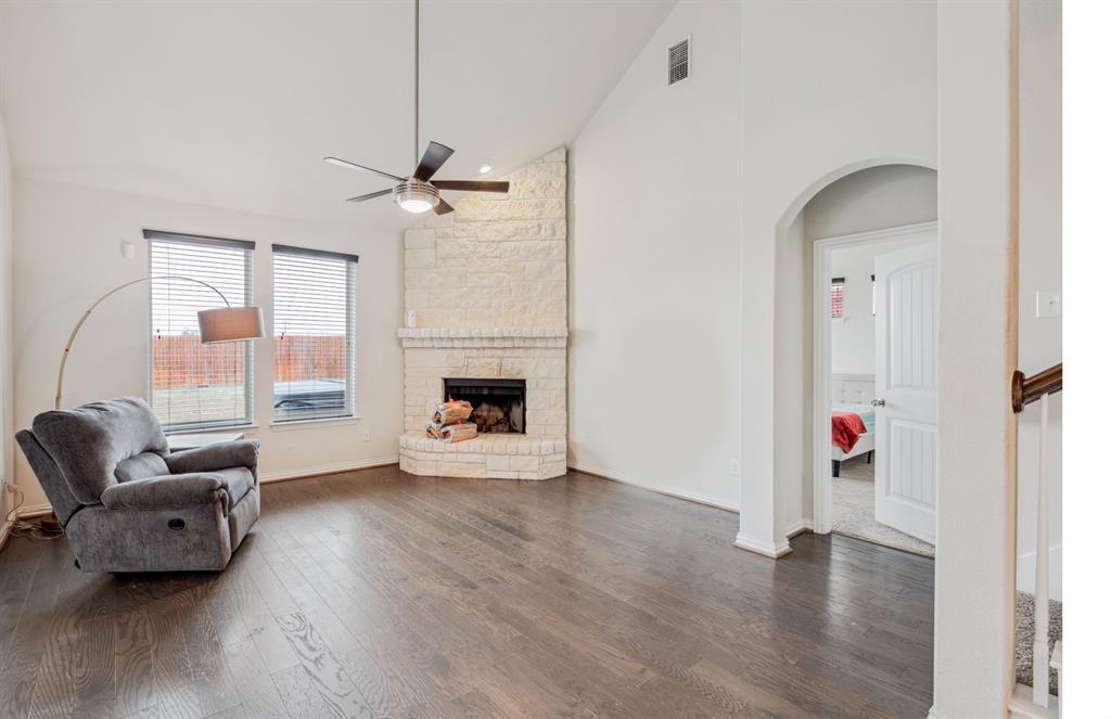 405 Farm Creek Dr, Hutto, TX 78634