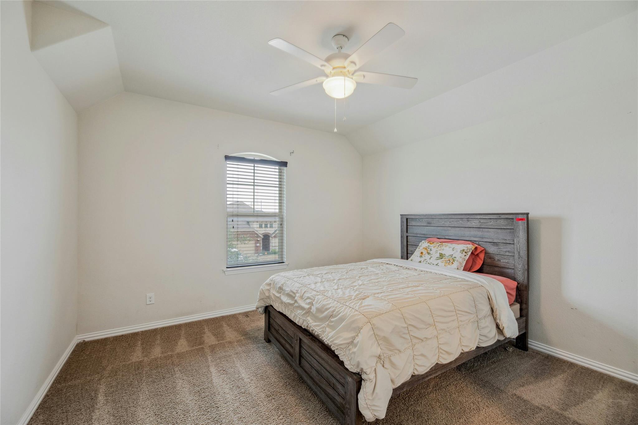 405 Farm Creek Dr, Hutto, TX 78634