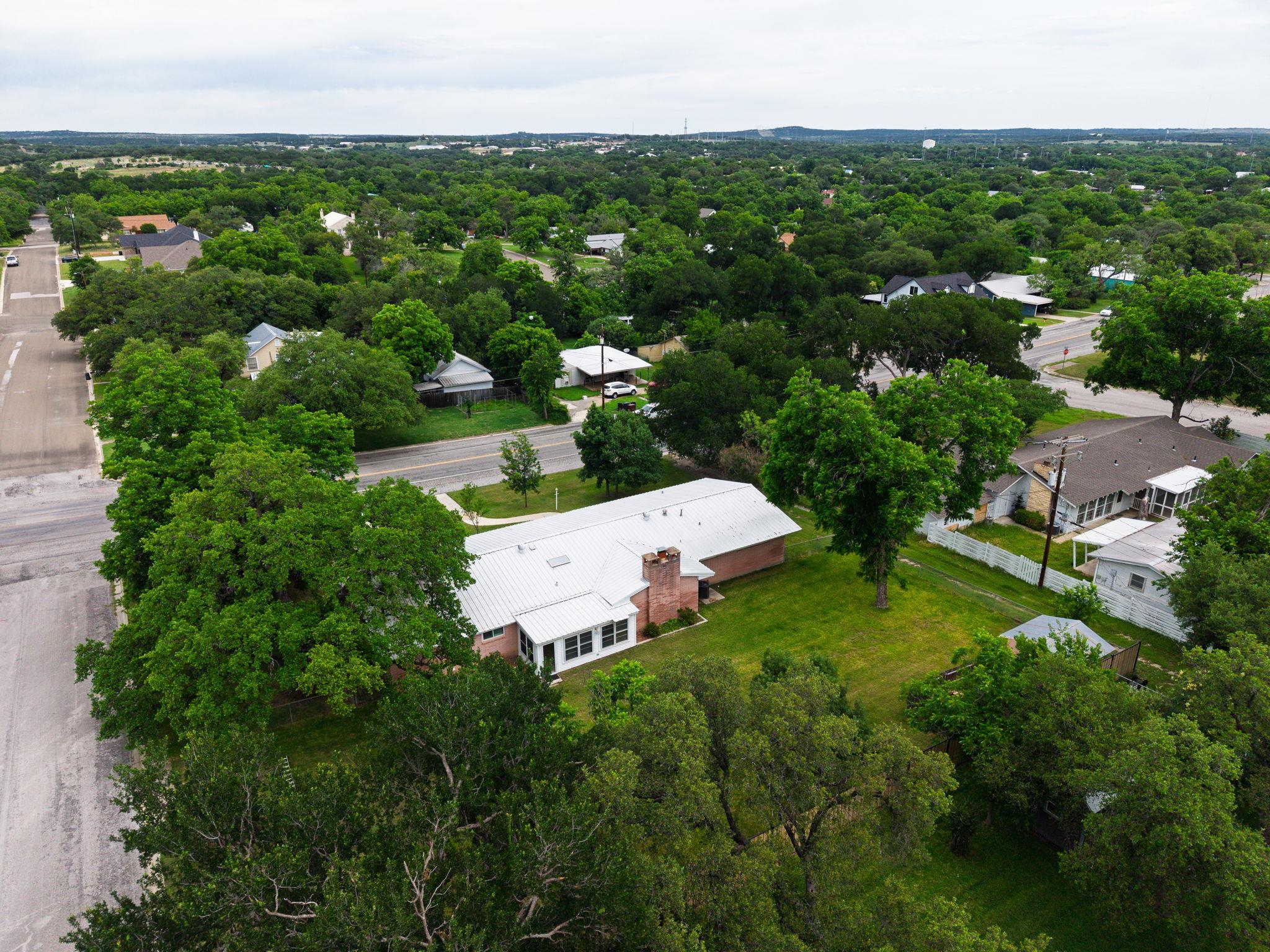 708 W North Ave, Lampasas, TX 76550
