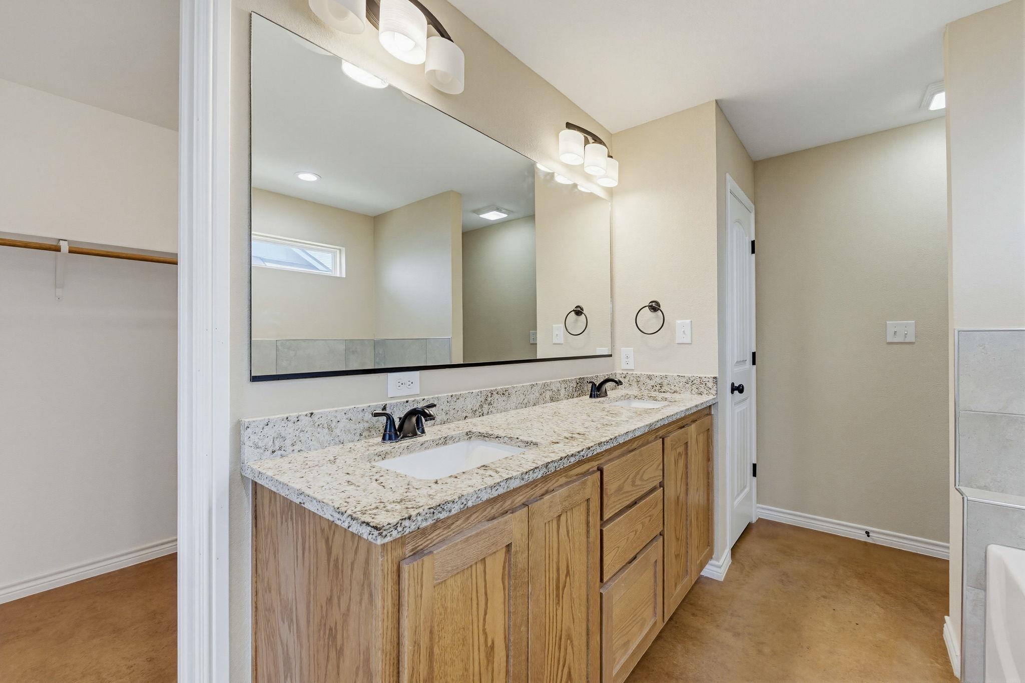 1124 Limestone Dr, Lampasas, TX 76550