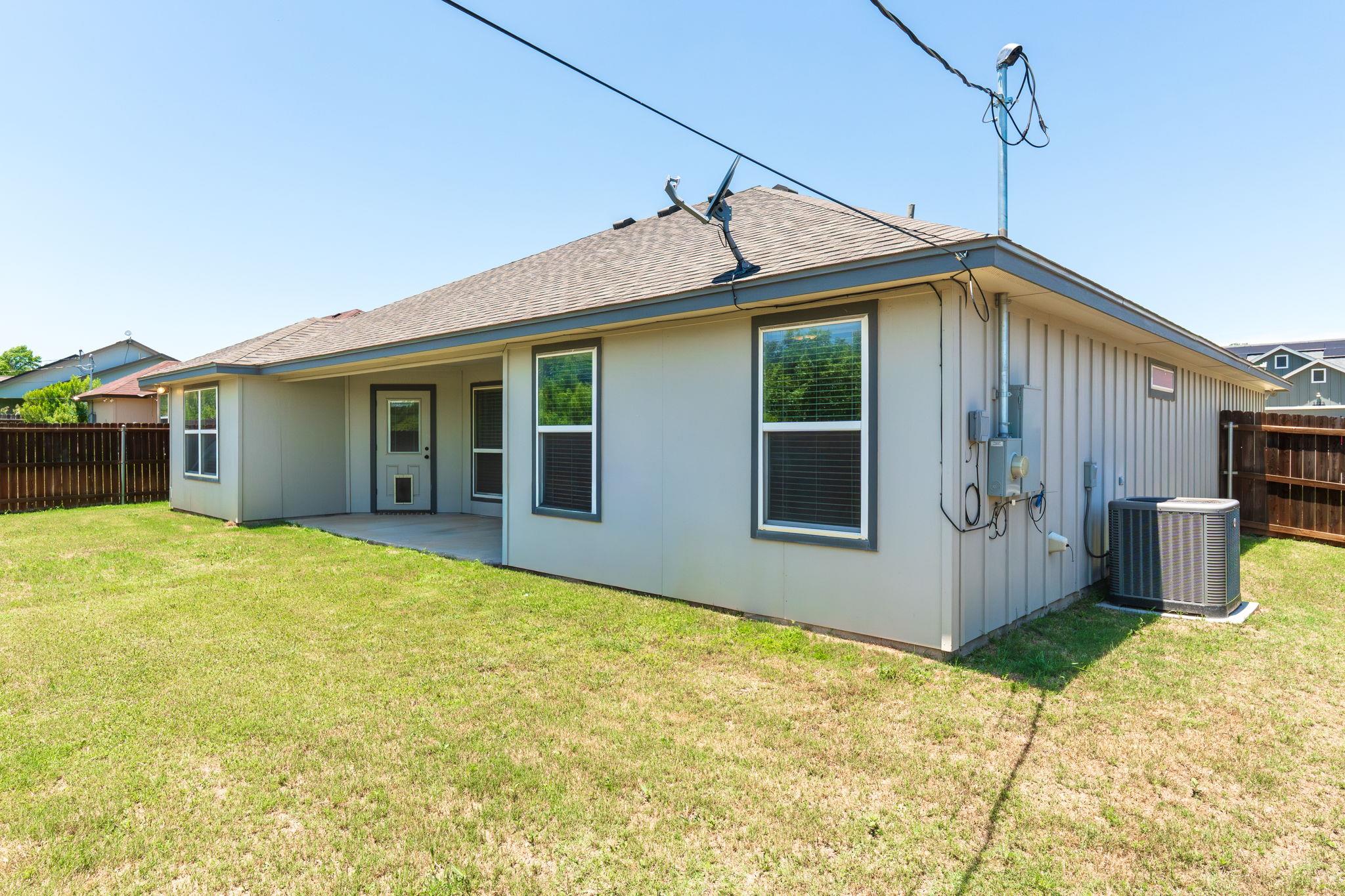 1124 Limestone Dr, Lampasas, TX 76550