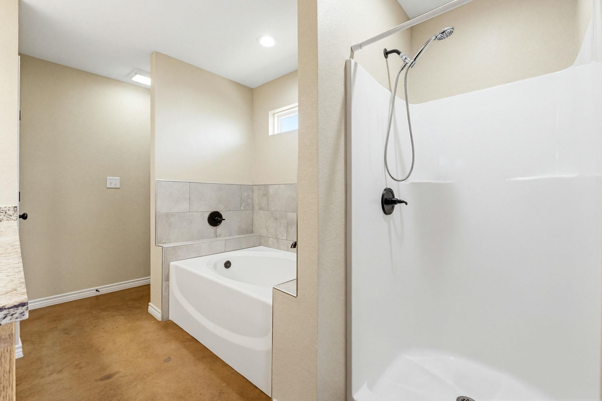 1124 Limestone Dr, Lampasas, TX 76550