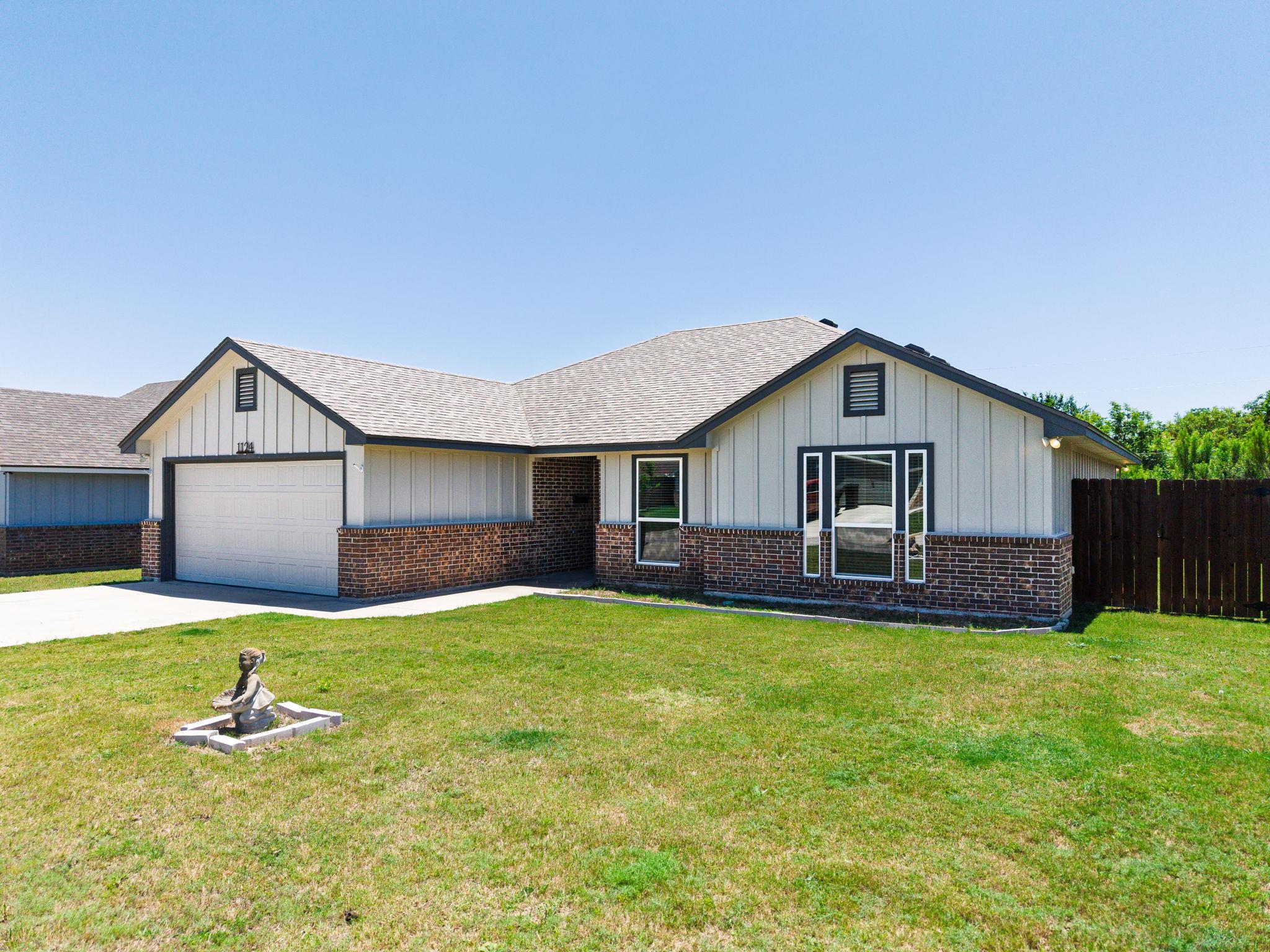 1124 Limestone Dr, Lampasas, TX 76550