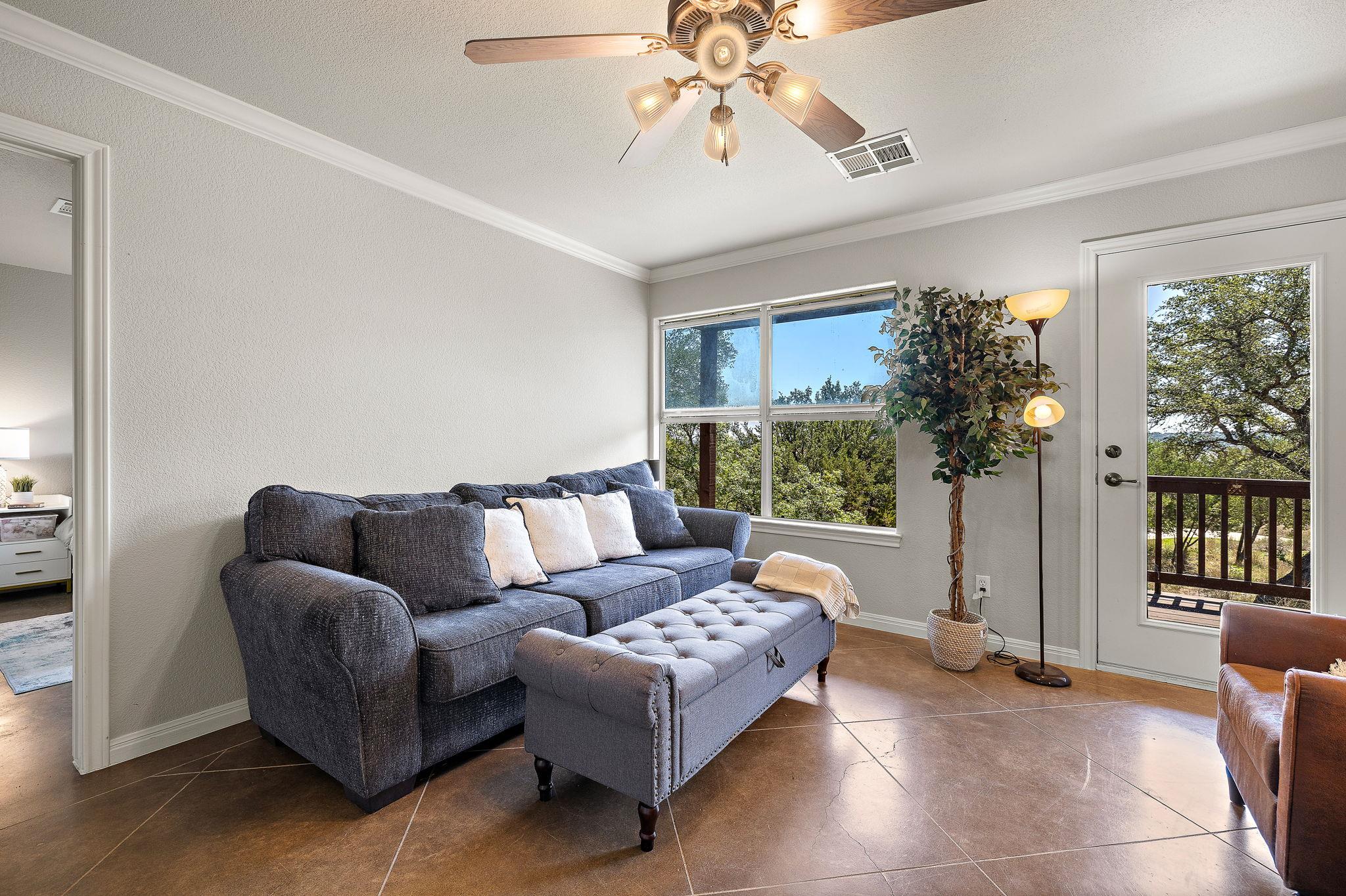 501 Lakeland Cir, Lago Vista, TX 78645