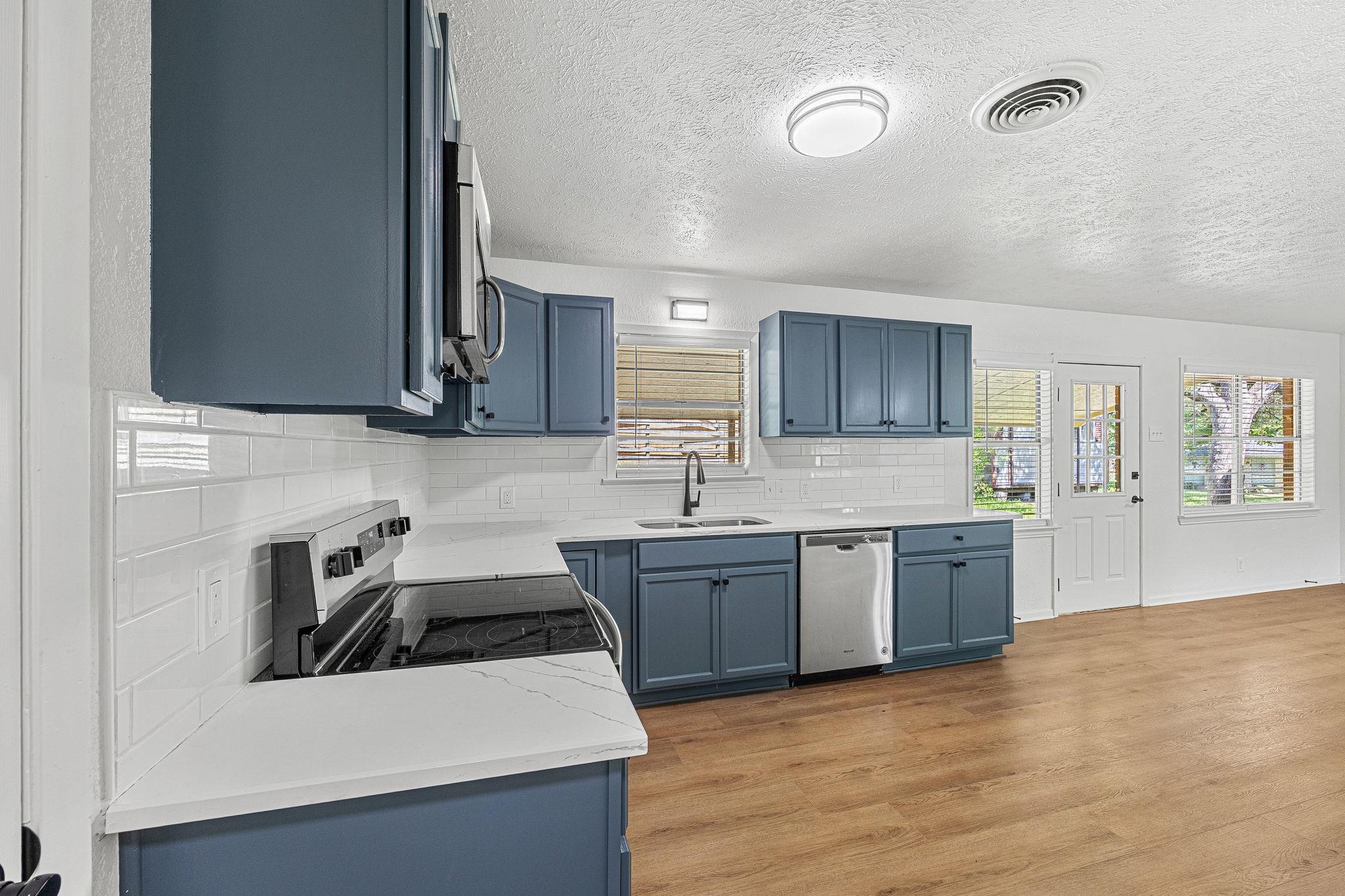 1318 Live Oak Dr, Belton, TX 76513