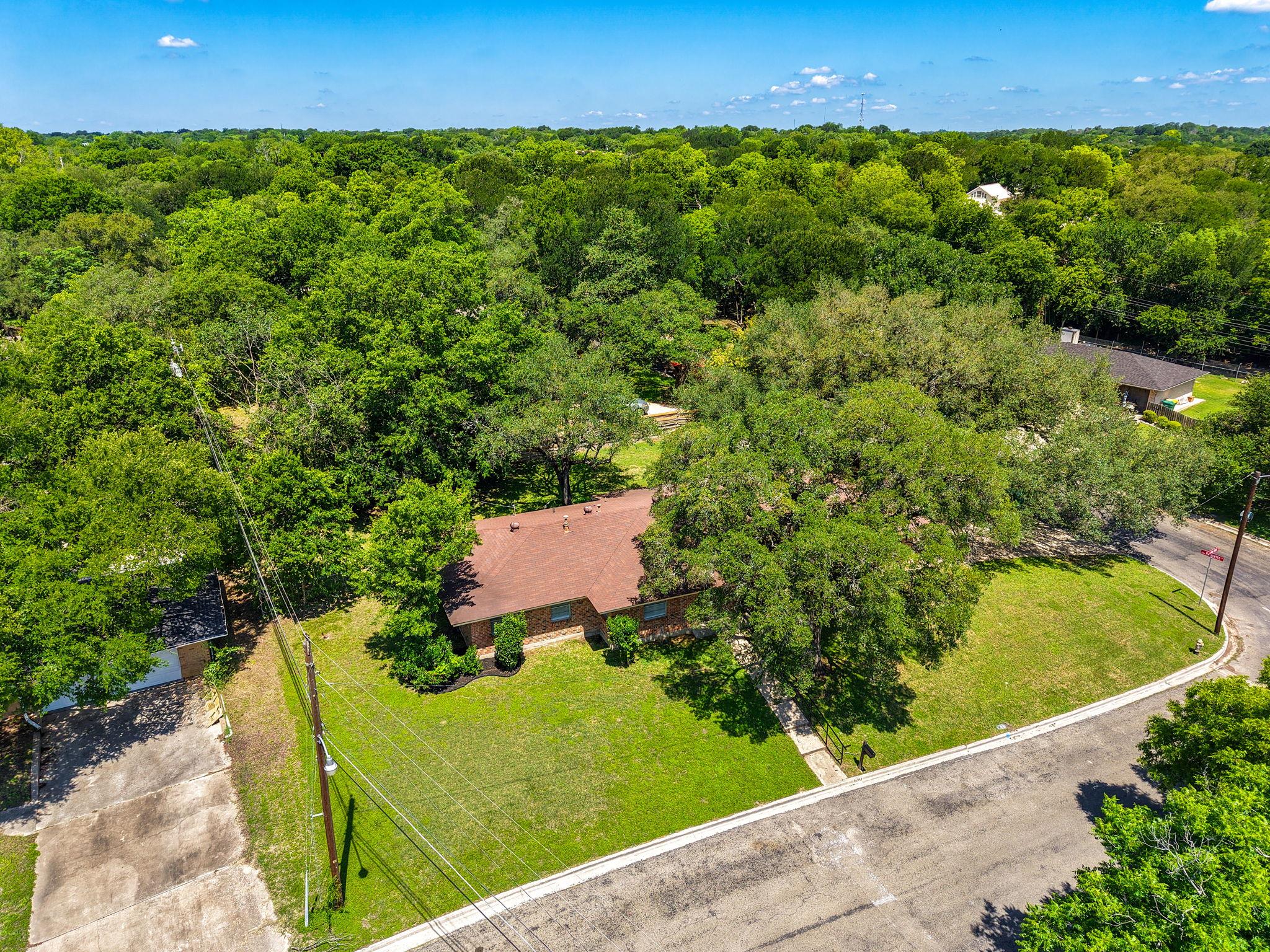 1318 Live Oak Dr, Belton, TX 76513