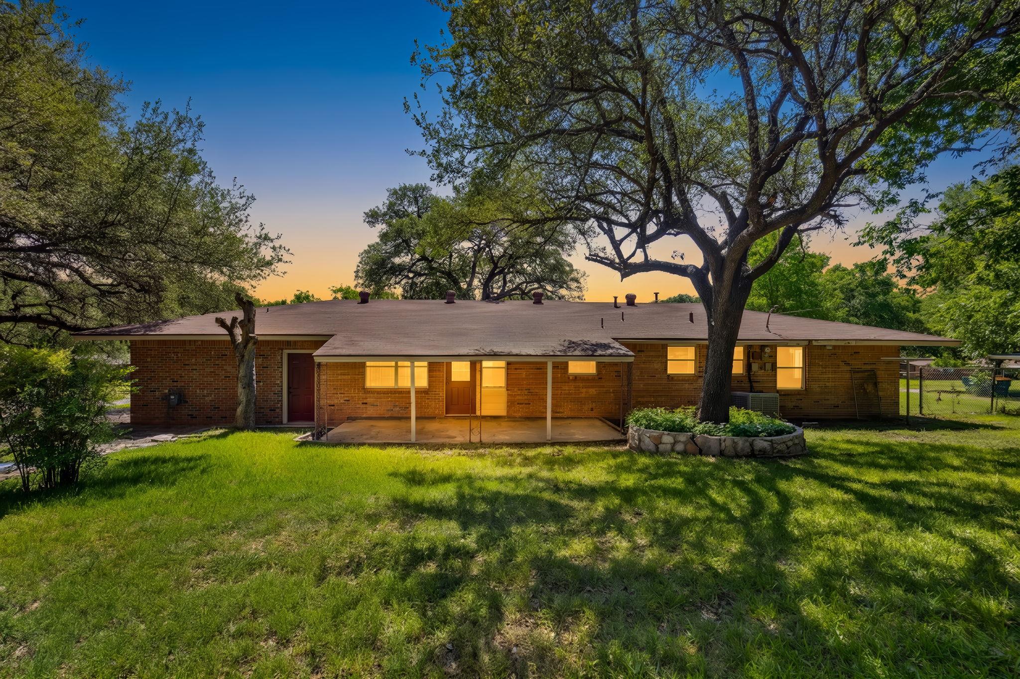 1318 Live Oak Dr, Belton, TX 76513