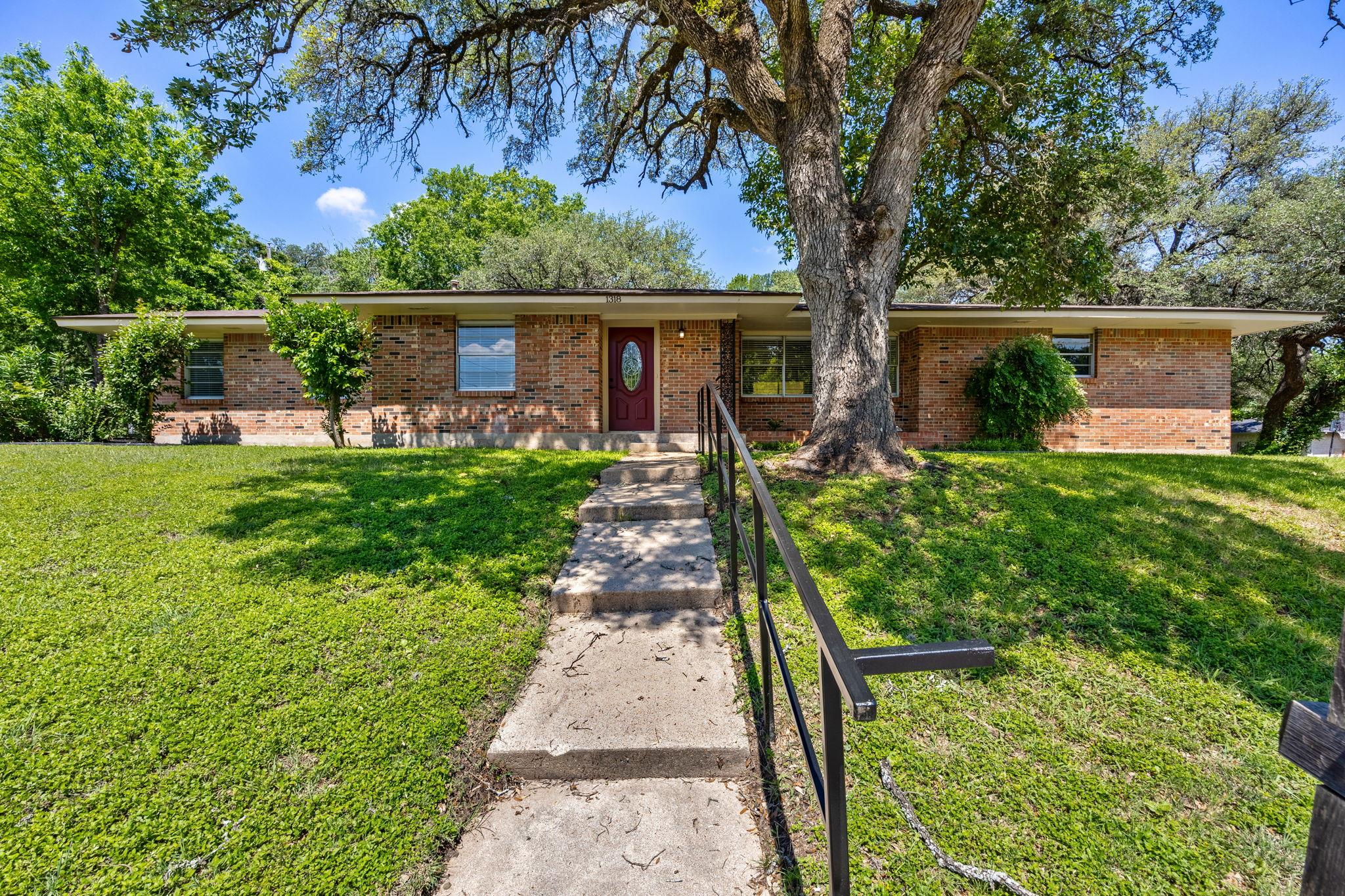1318 Live Oak Dr, Belton, TX 76513