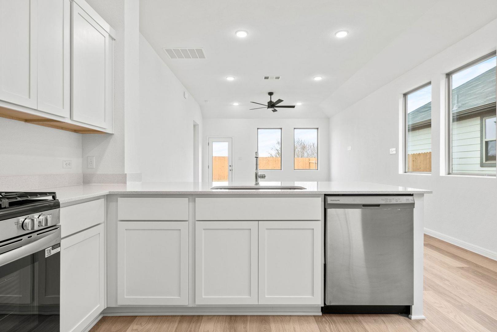 214 Hornet St, Elgin, TX 78621