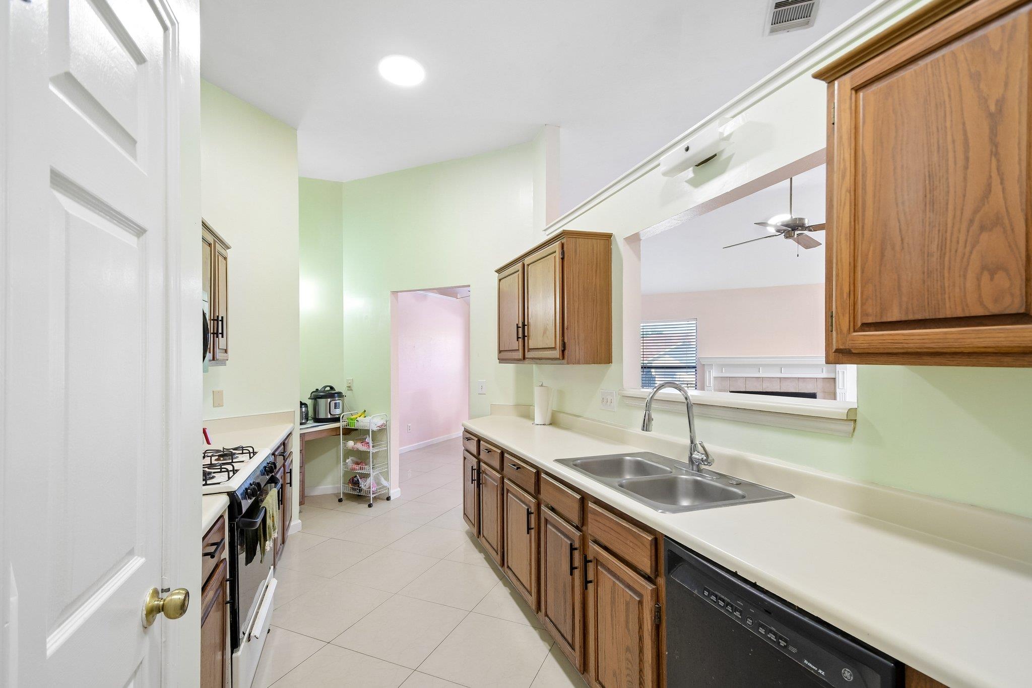 1801 Twisted Oak Dr, Leander, TX 78641