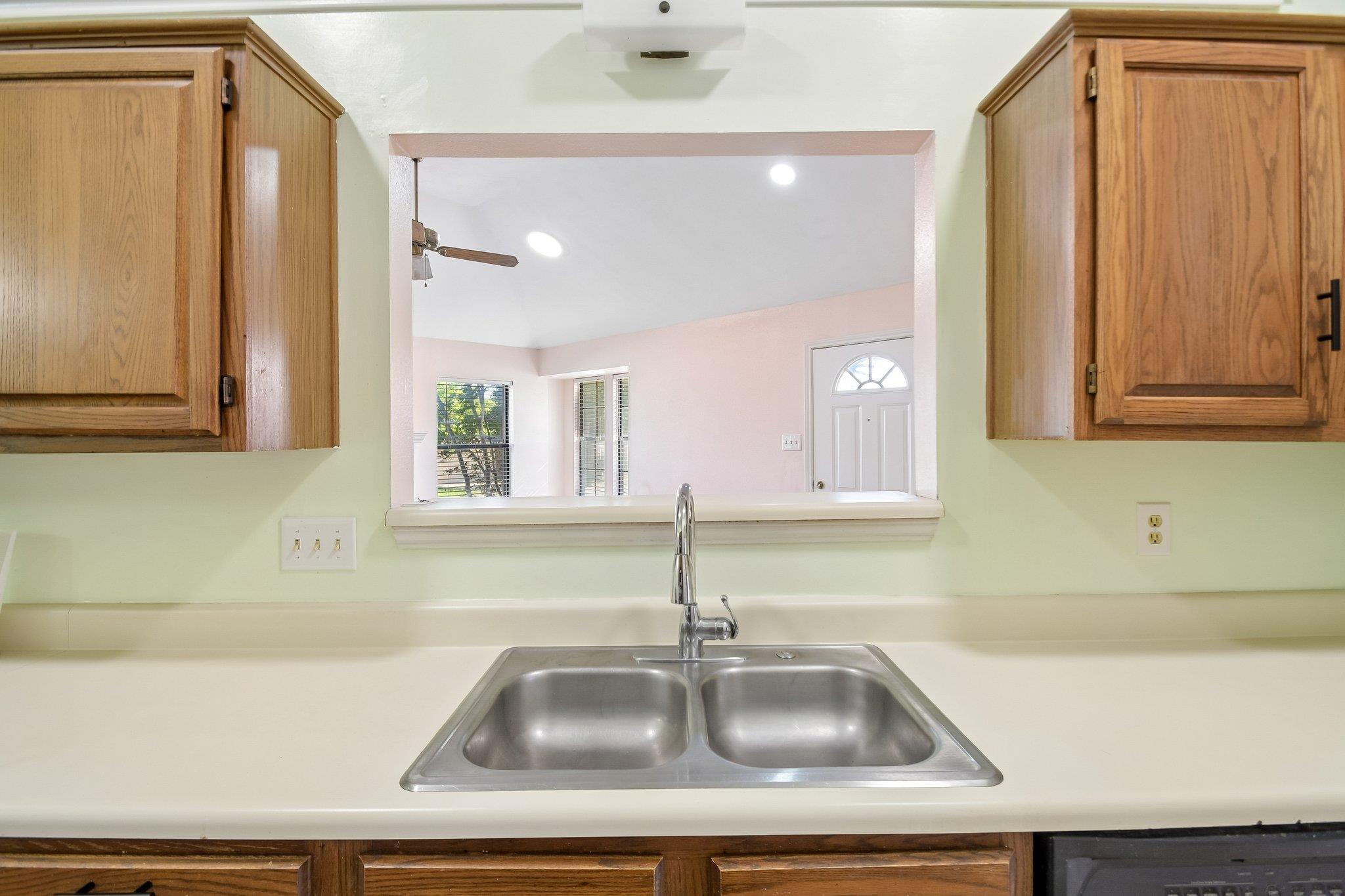 1801 Twisted Oak Dr, Leander, TX 78641