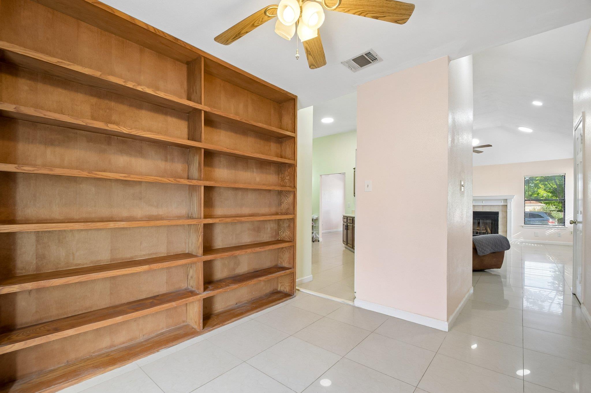 1801 Twisted Oak Dr, Leander, TX 78641