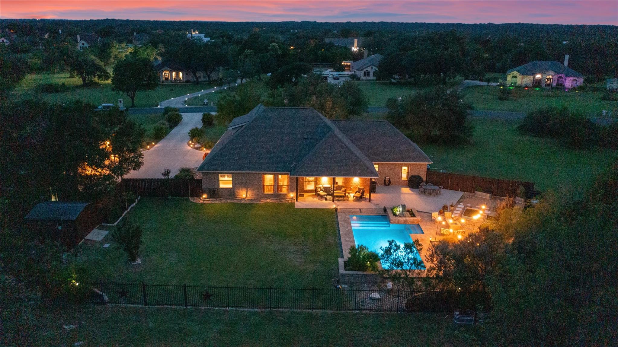 341 Richards Dr, Buda, TX 78610