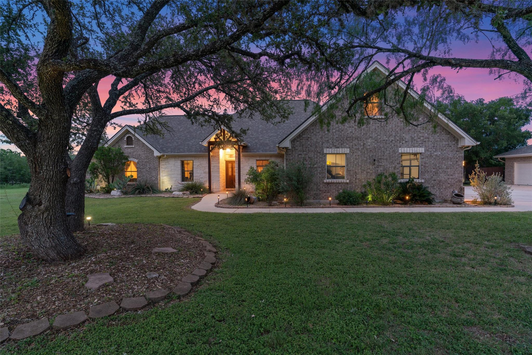 341 Richards Dr, Buda, TX 78610
