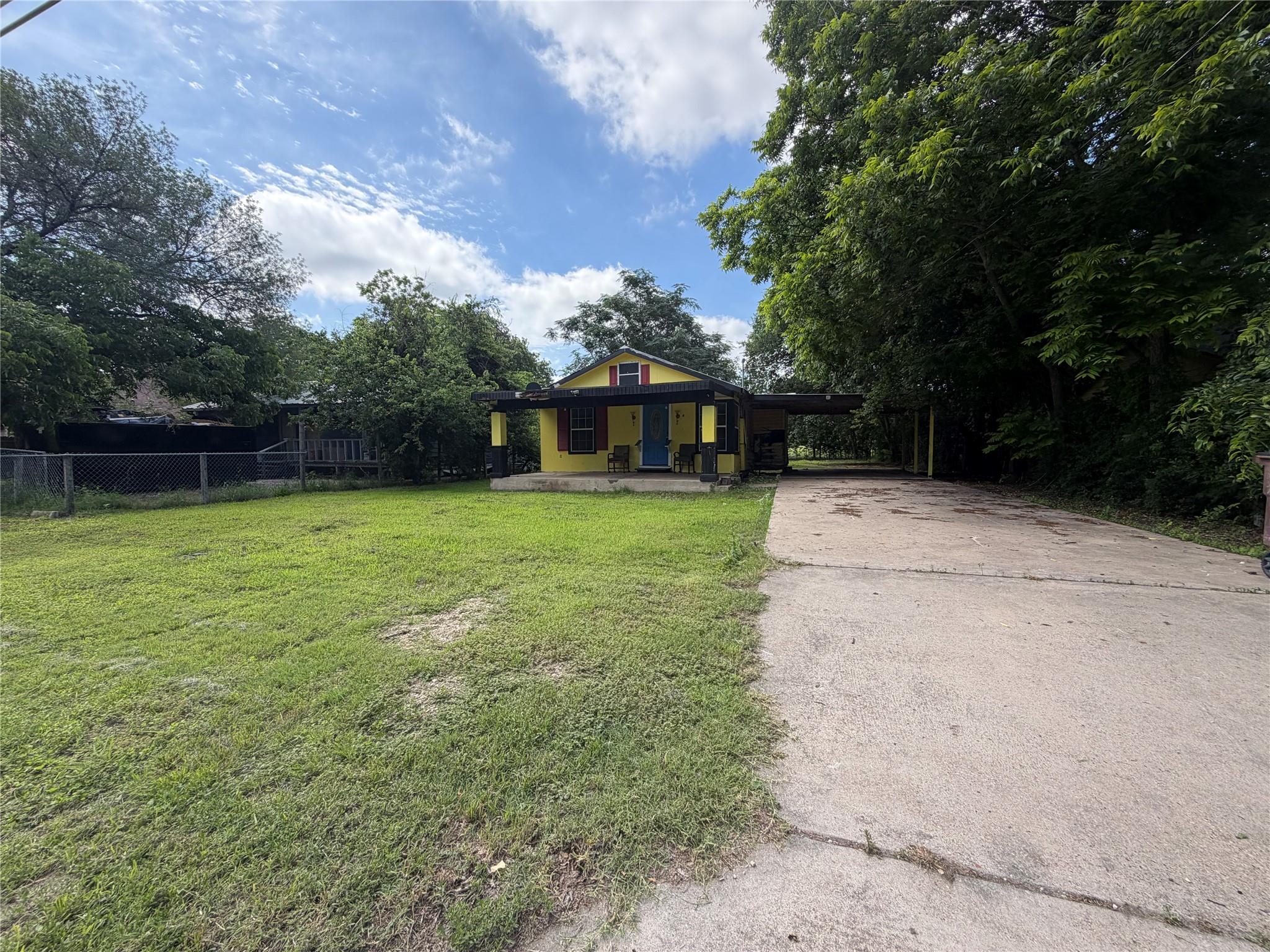 506 Ruddy St, Lockhart, TX 78644