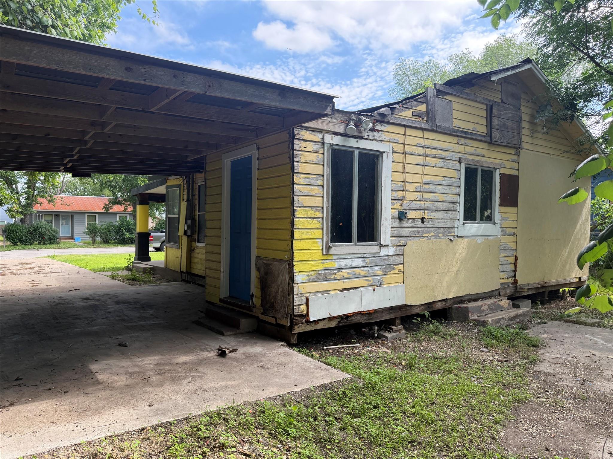 506 Ruddy St, Lockhart, TX 78644