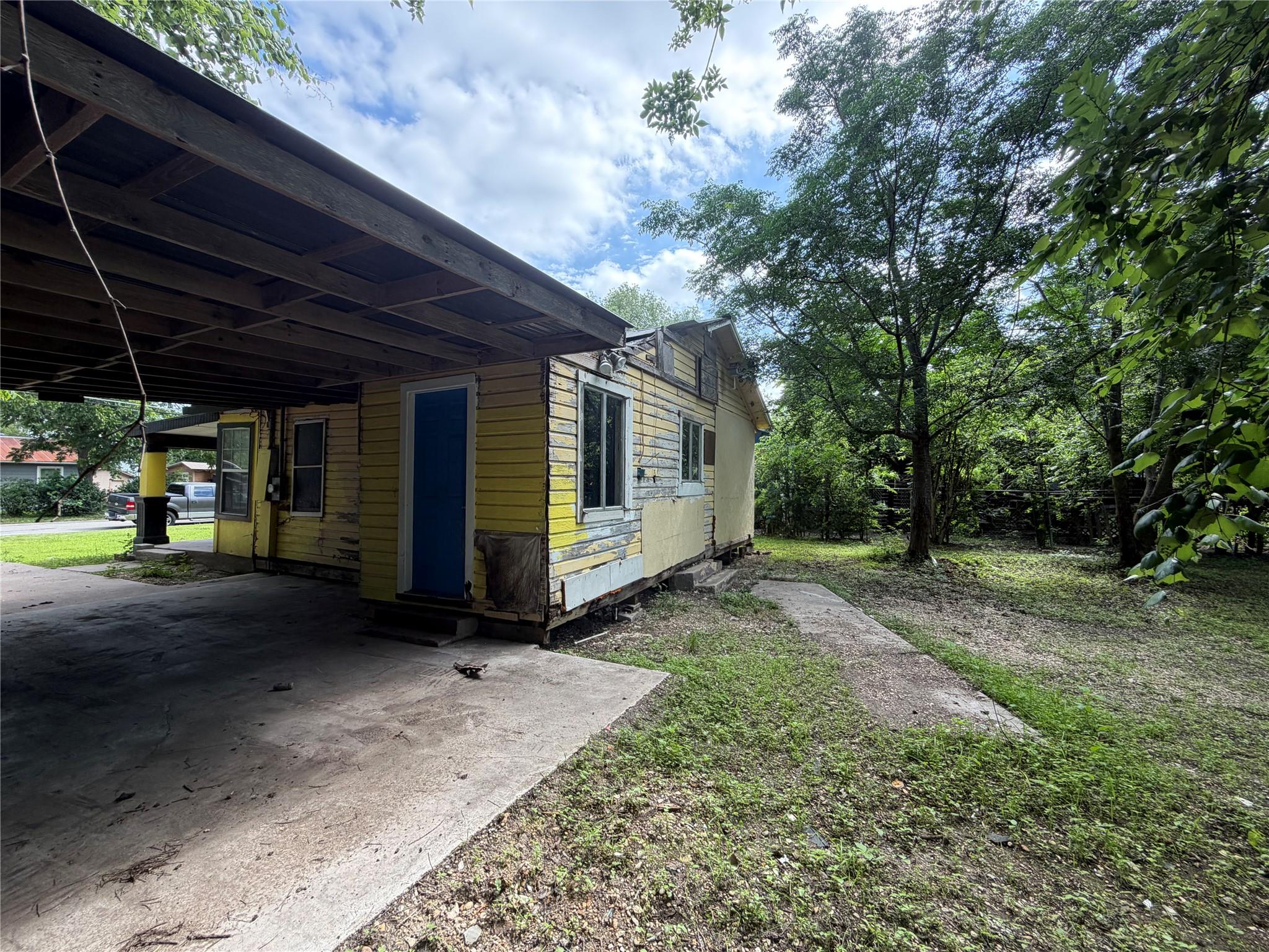 506 Ruddy St, Lockhart, TX 78644