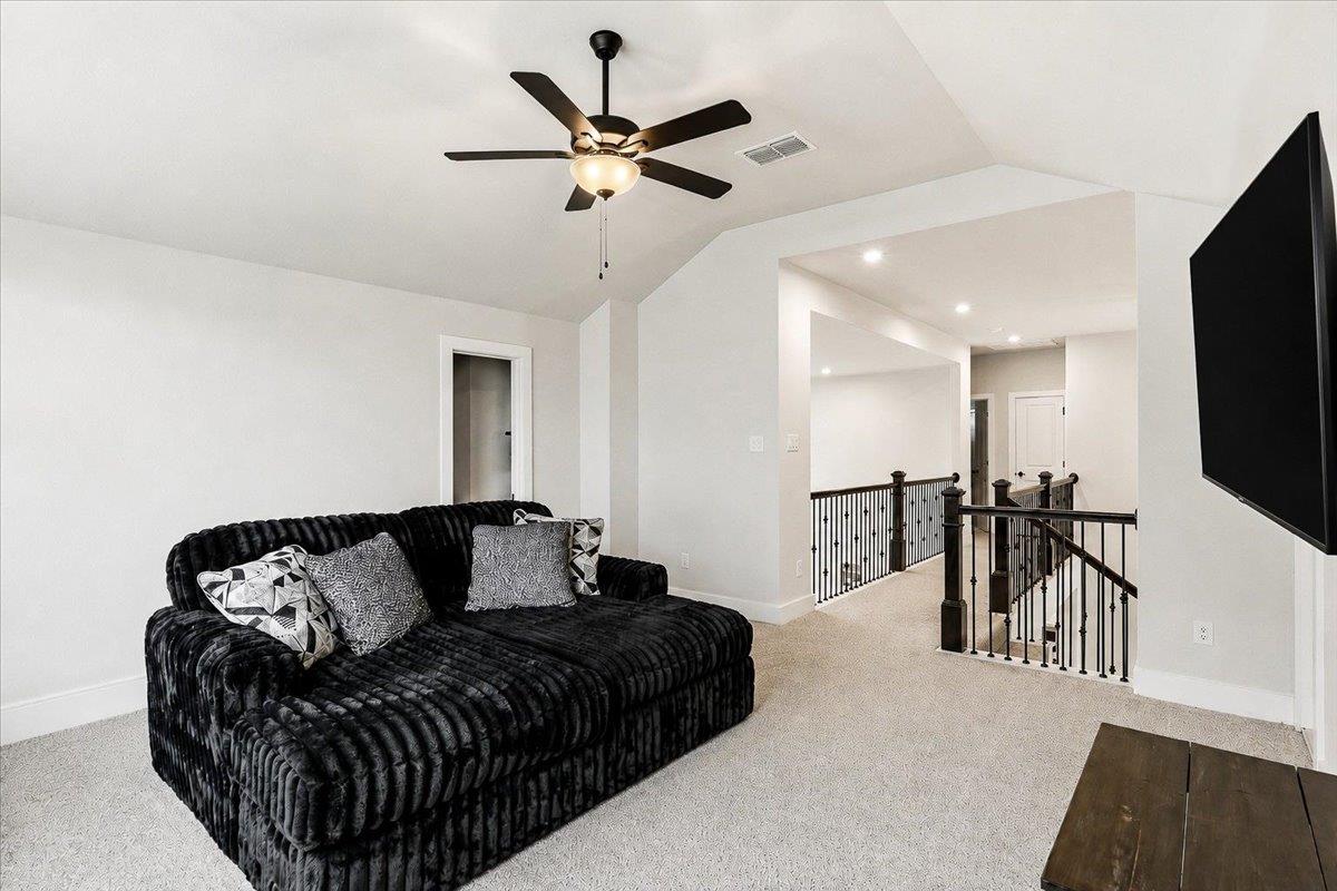 117 Peacevine Ln, Liberty Hill, TX 78642