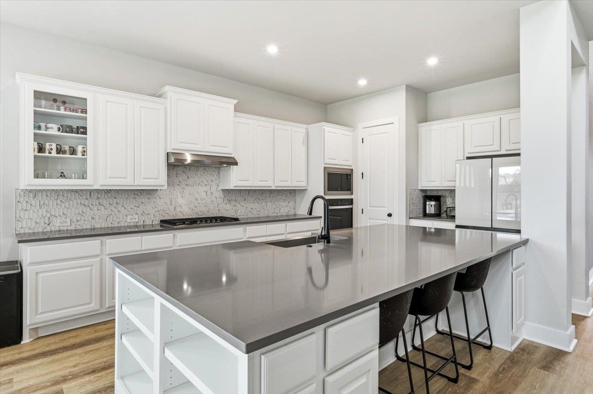 117 Peacevine Ln, Liberty Hill, TX 78642