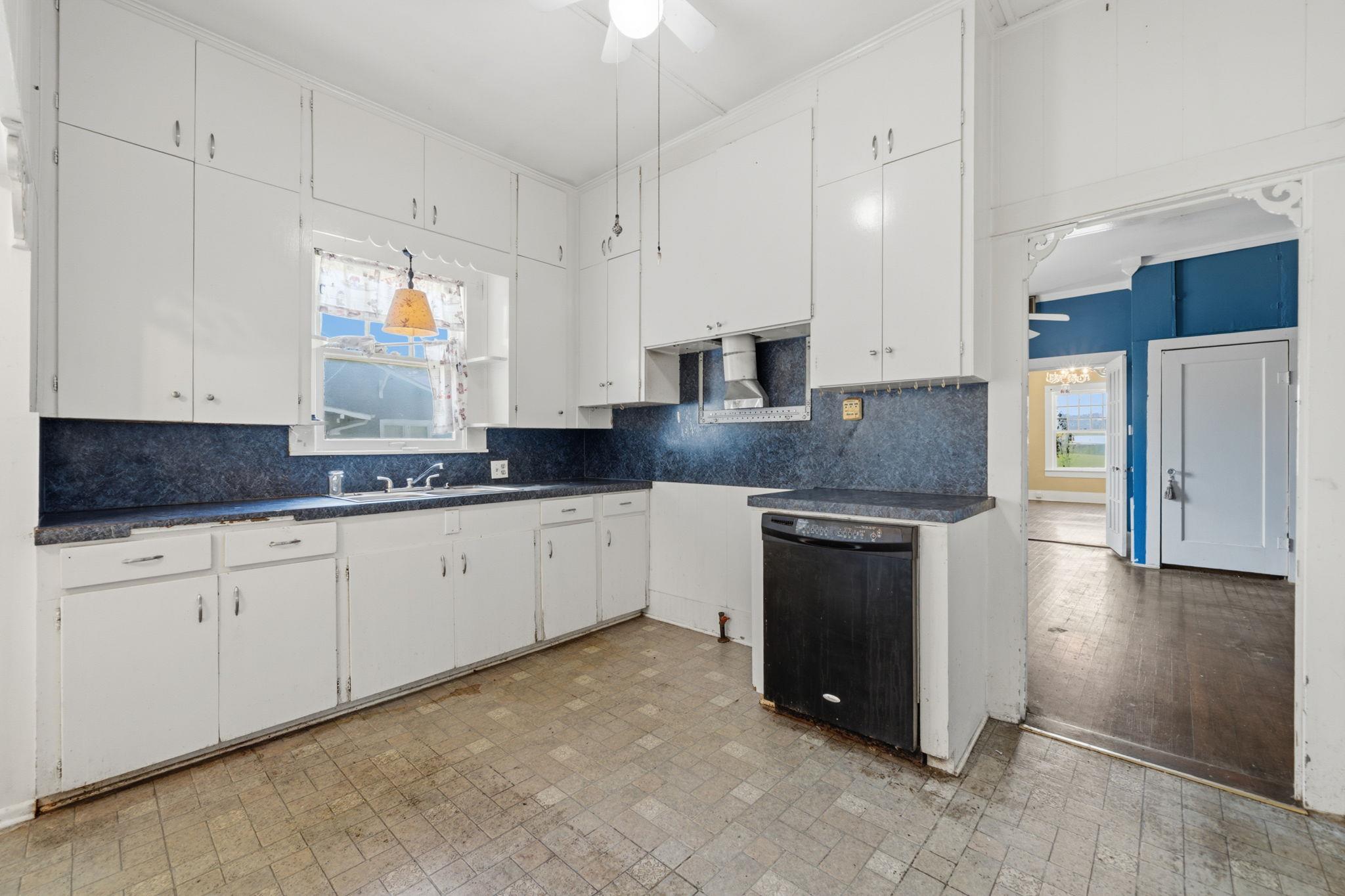 619 W Bell Ave, Rockdale, TX 76567