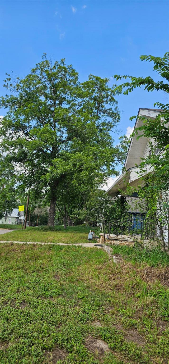 619 W Bell Ave, Rockdale, TX 76567
