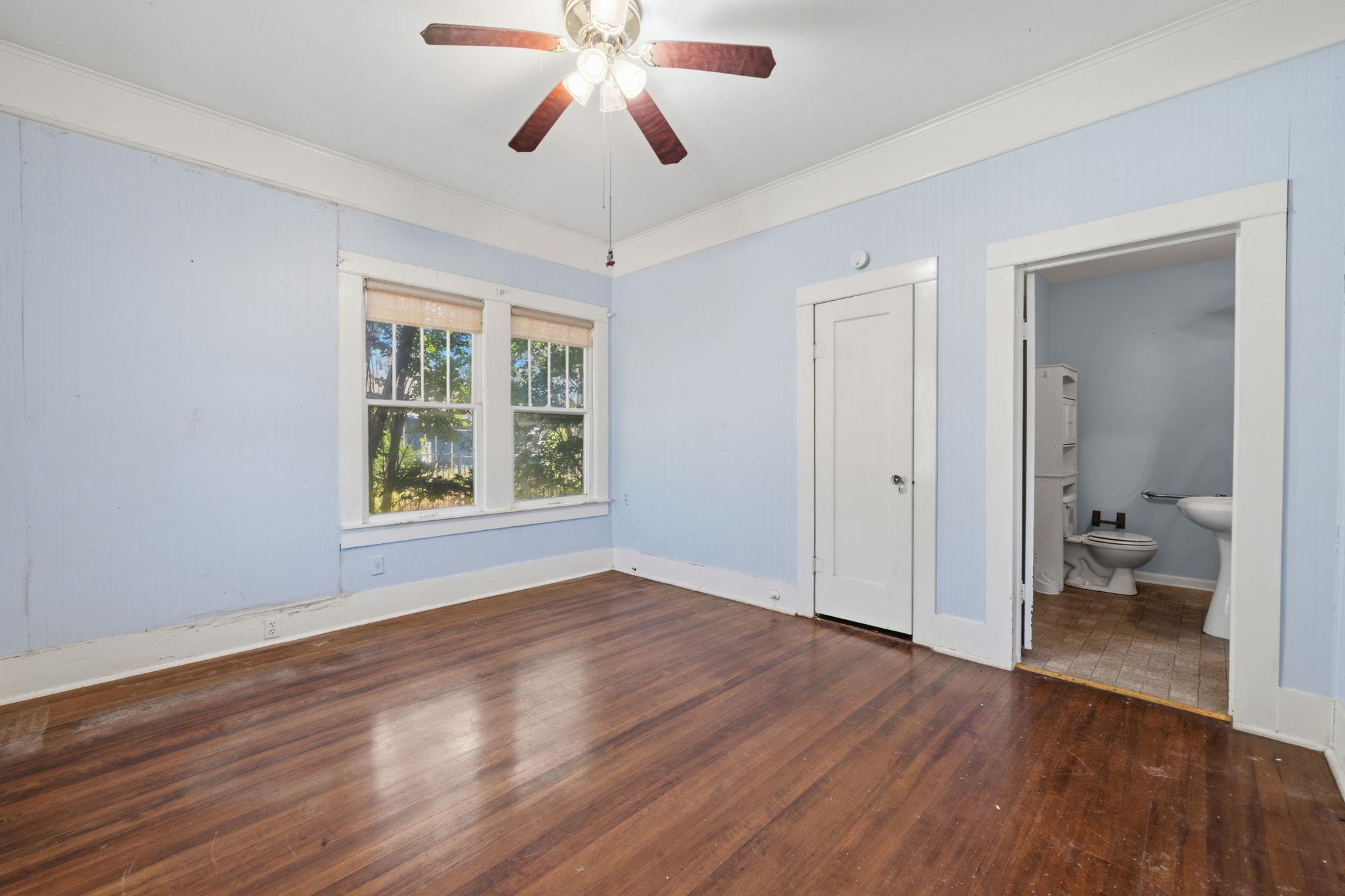 619 W Bell Ave, Rockdale, TX 76567