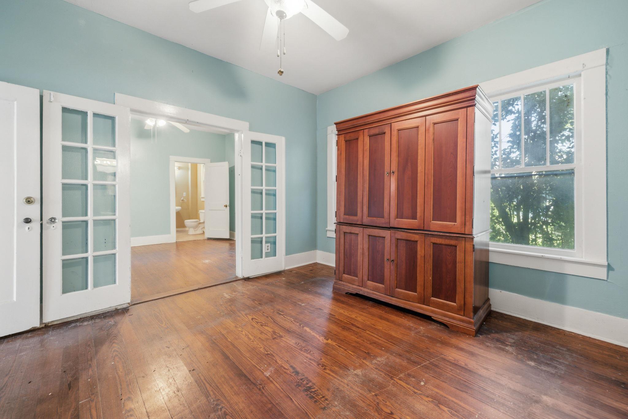 619 W Bell Ave, Rockdale, TX 76567