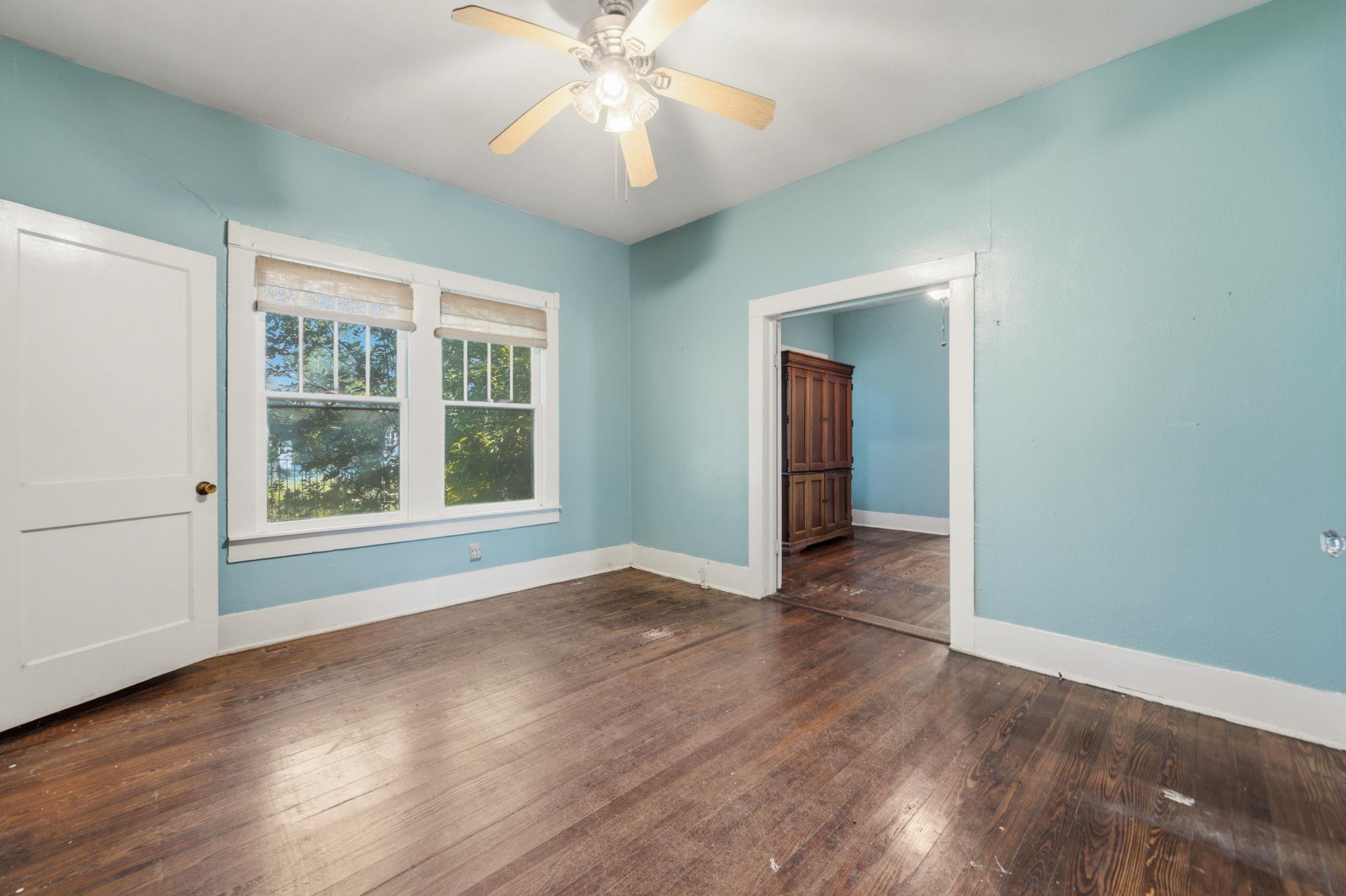 619 W Bell Ave, Rockdale, TX 76567