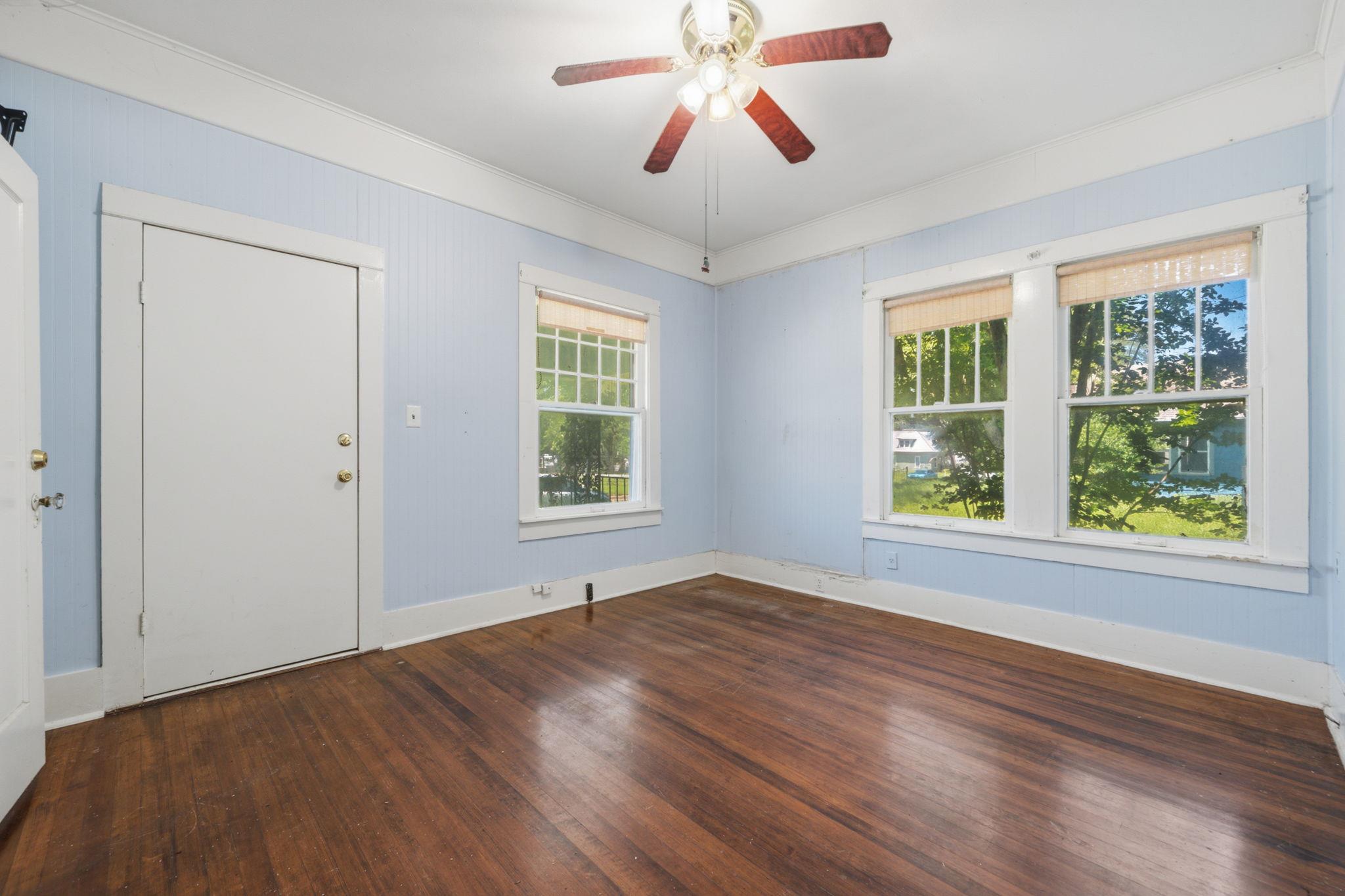 619 W Bell Ave, Rockdale, TX 76567
