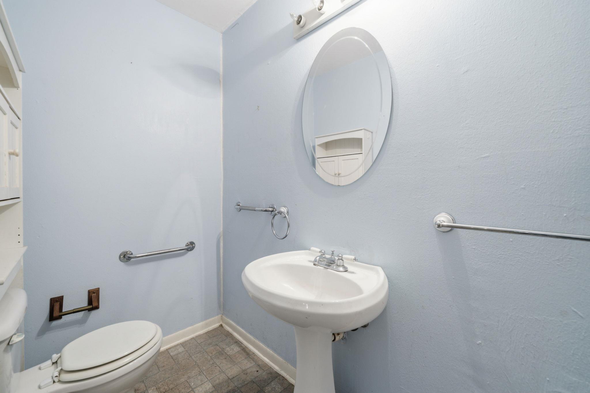619 W Bell Ave, Rockdale, TX 76567