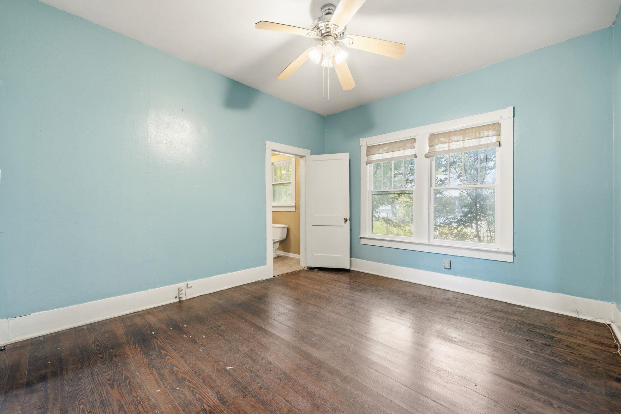 619 W Bell Ave, Rockdale, TX 76567