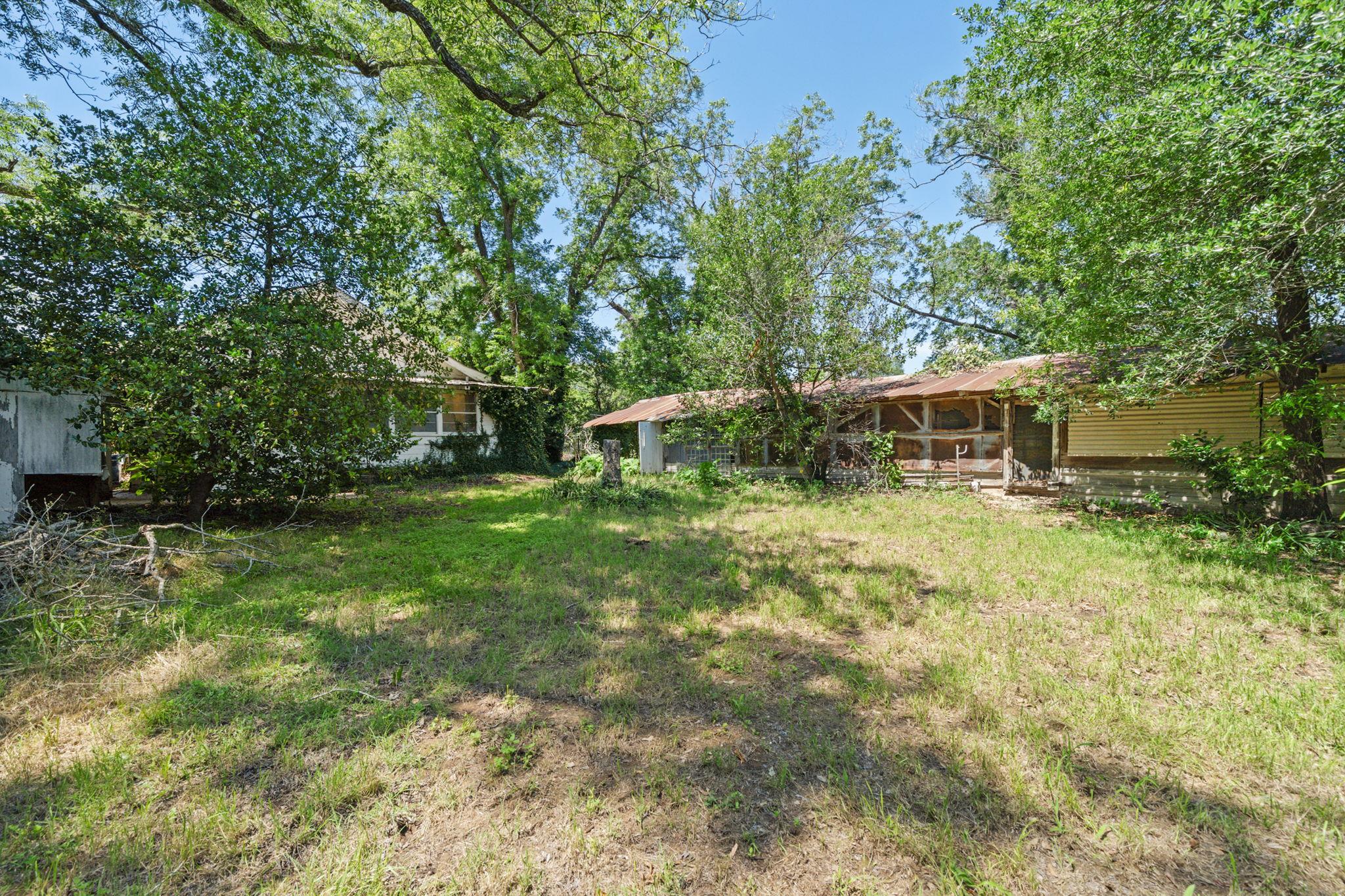 619 W Bell Ave, Rockdale, TX 76567