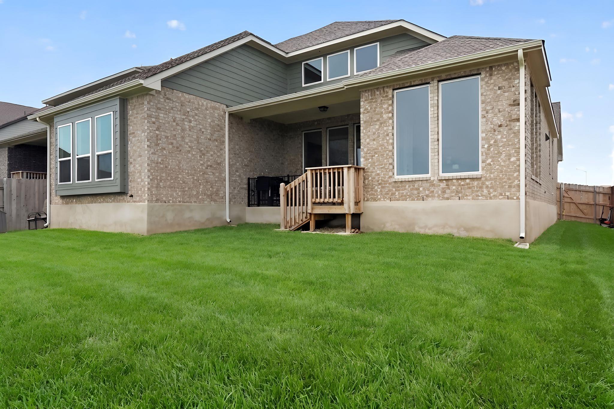 301 McMillian Dr, Liberty Hill, TX 78642