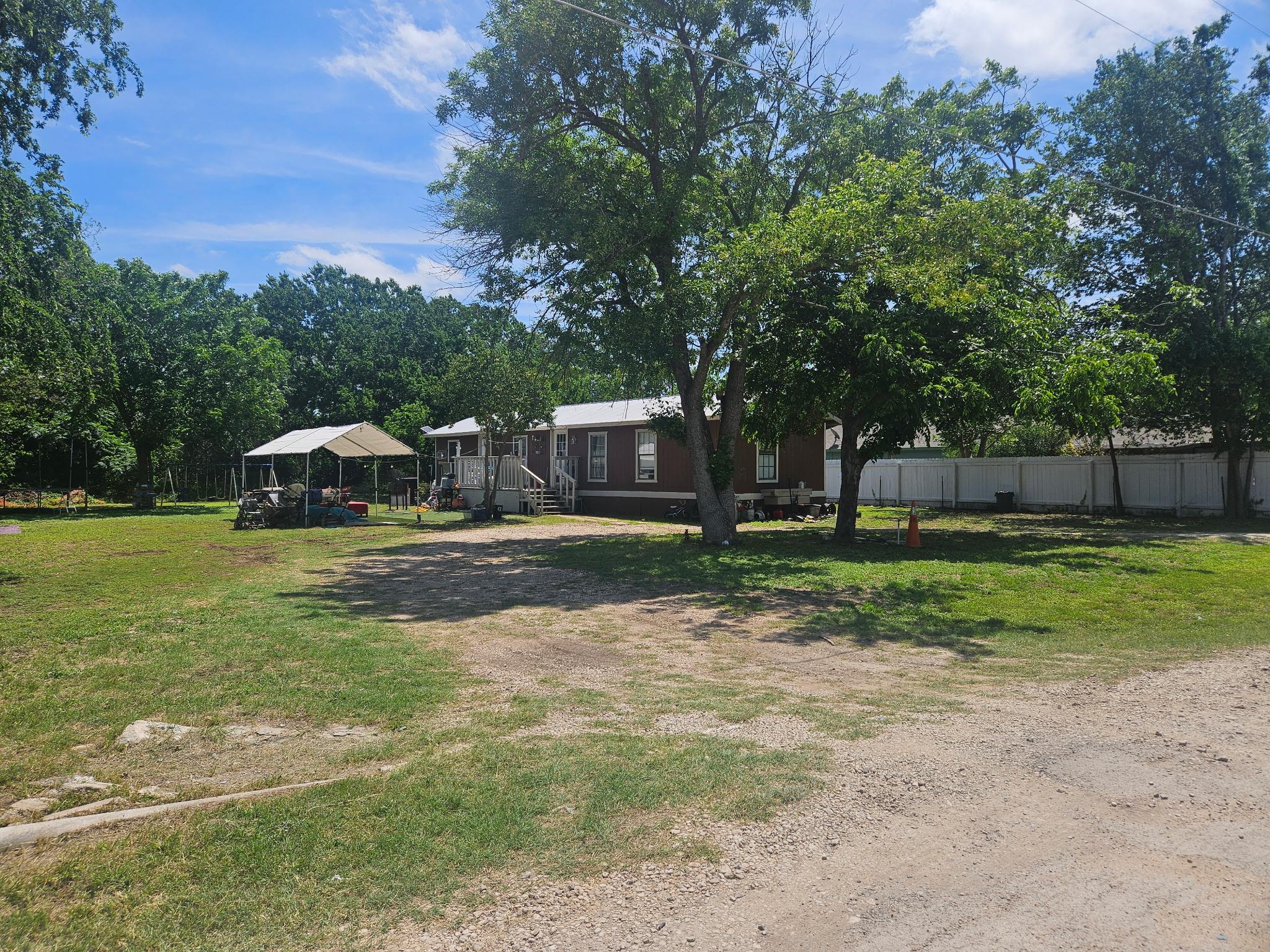 43 Skycrest Dr, Martindale, TX 78655