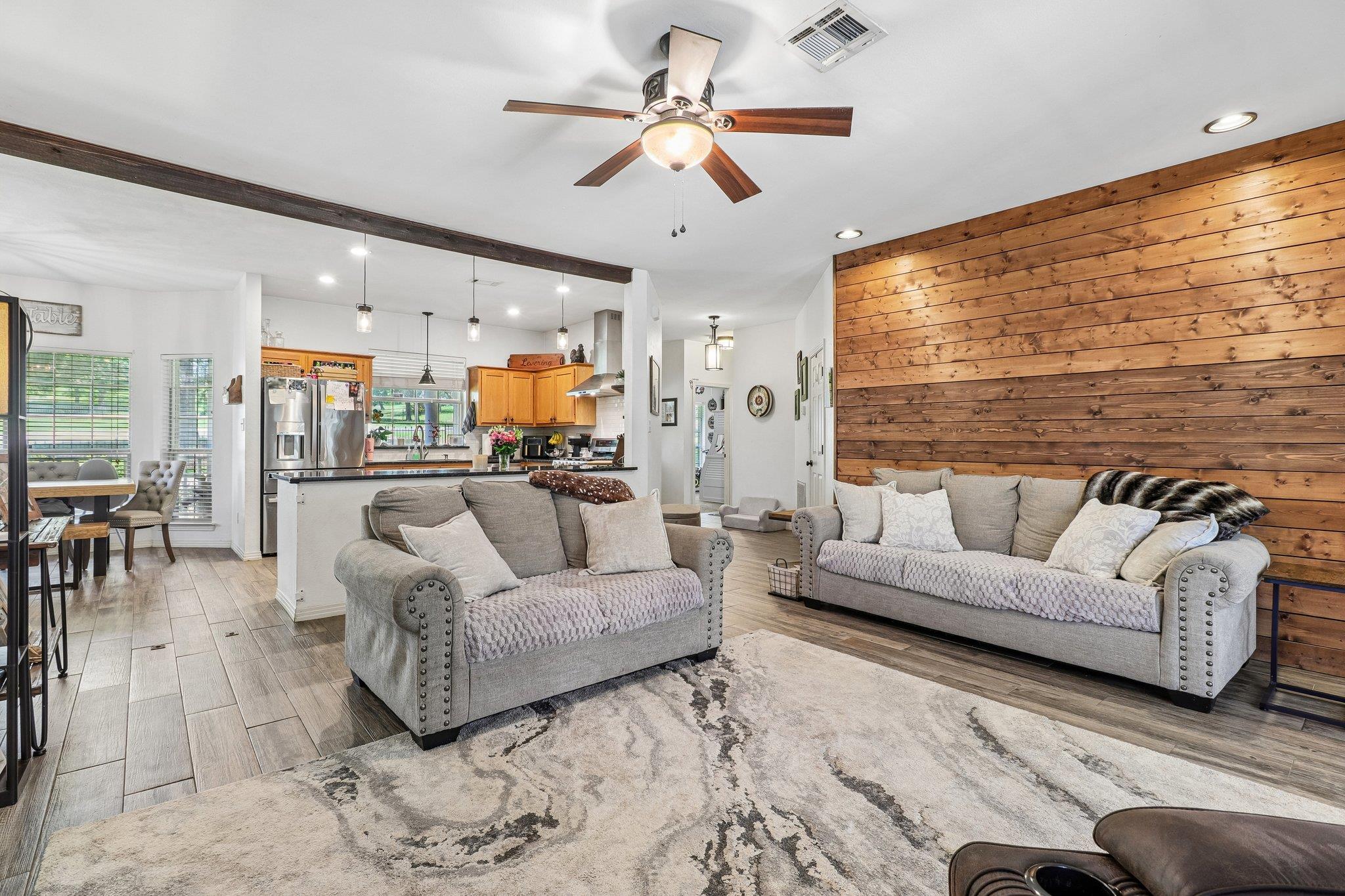 241 Laura Ln, Bastrop, TX 78602