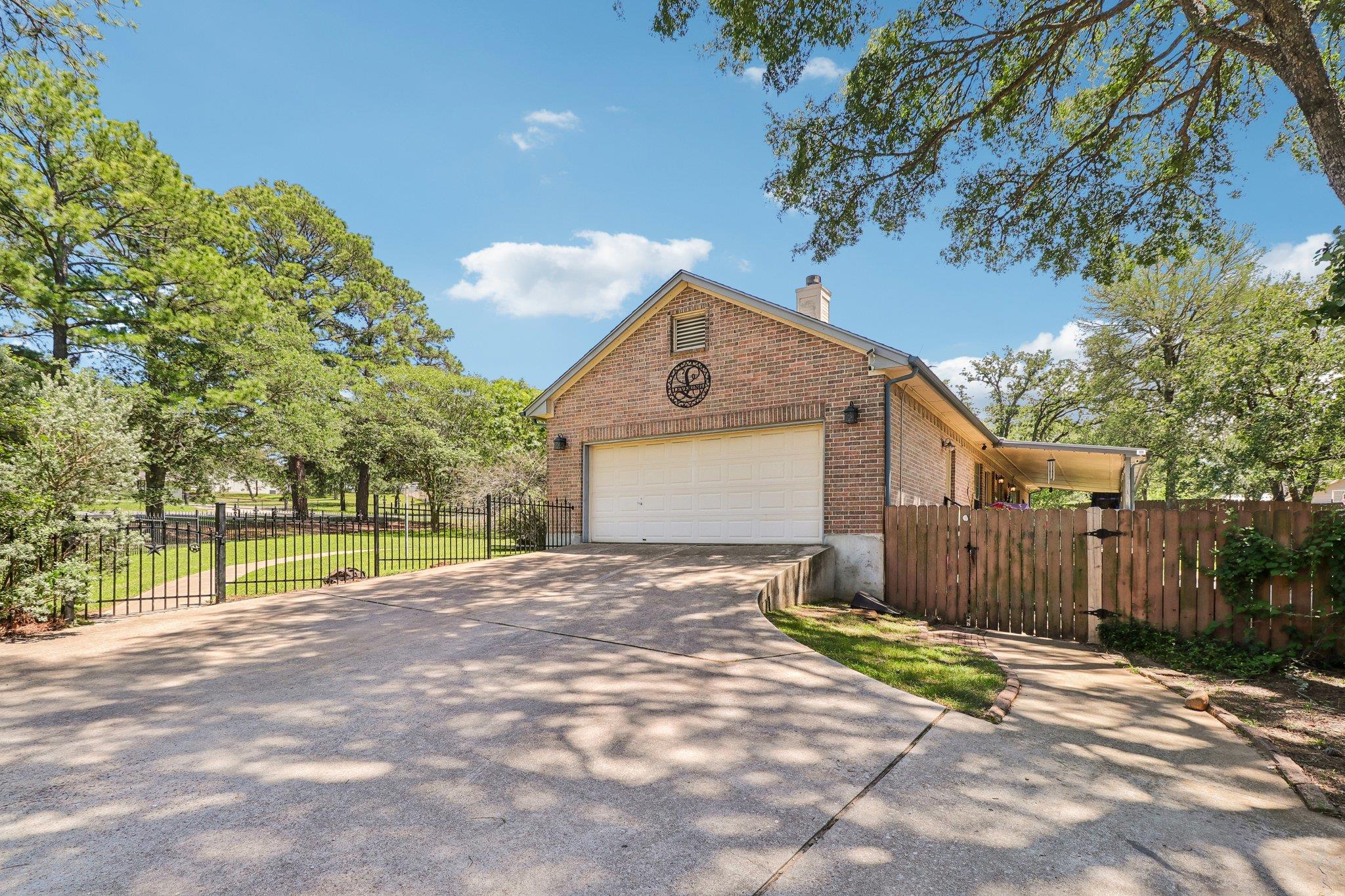 241 Laura Ln, Bastrop, TX 78602