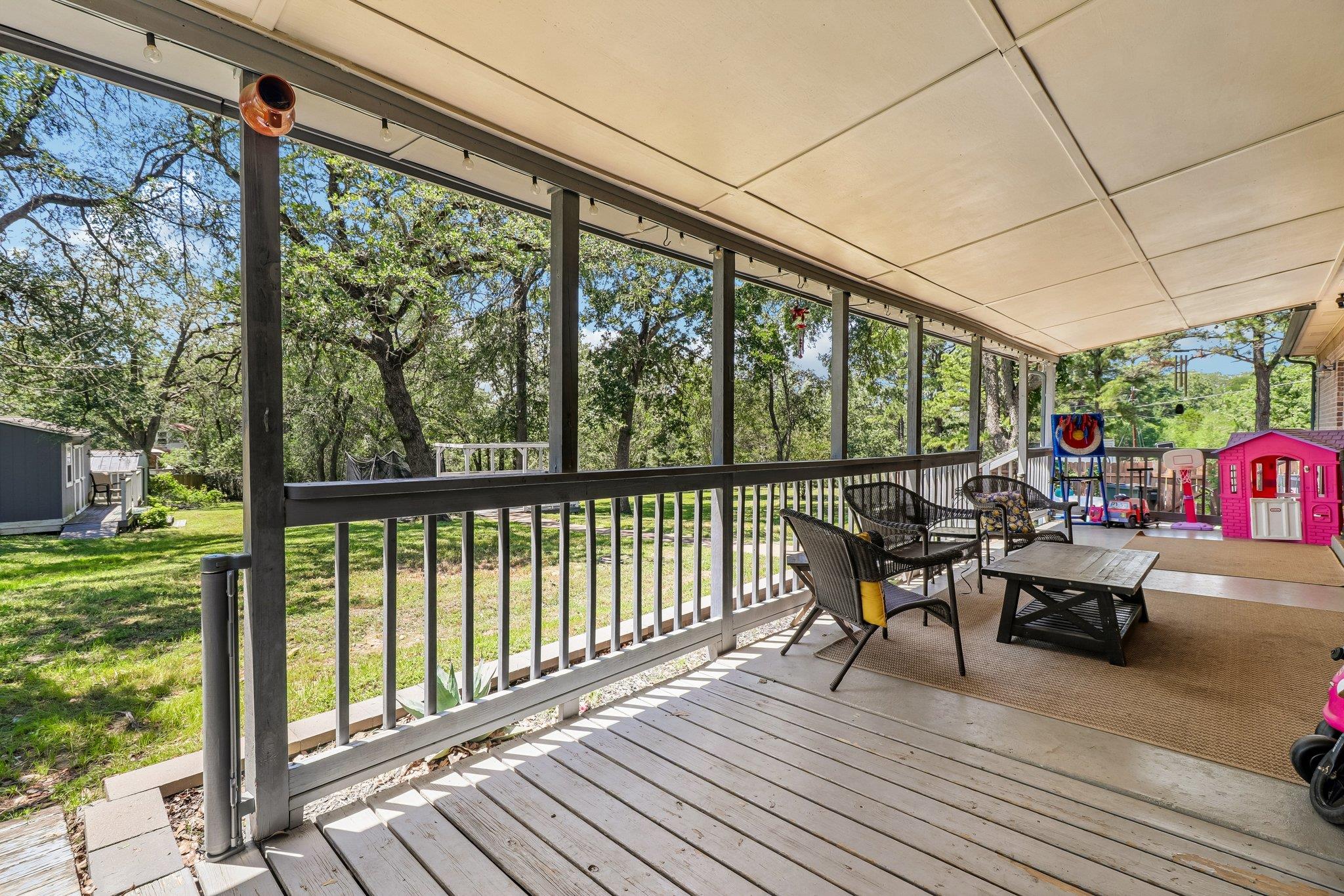 241 Laura Ln, Bastrop, TX 78602