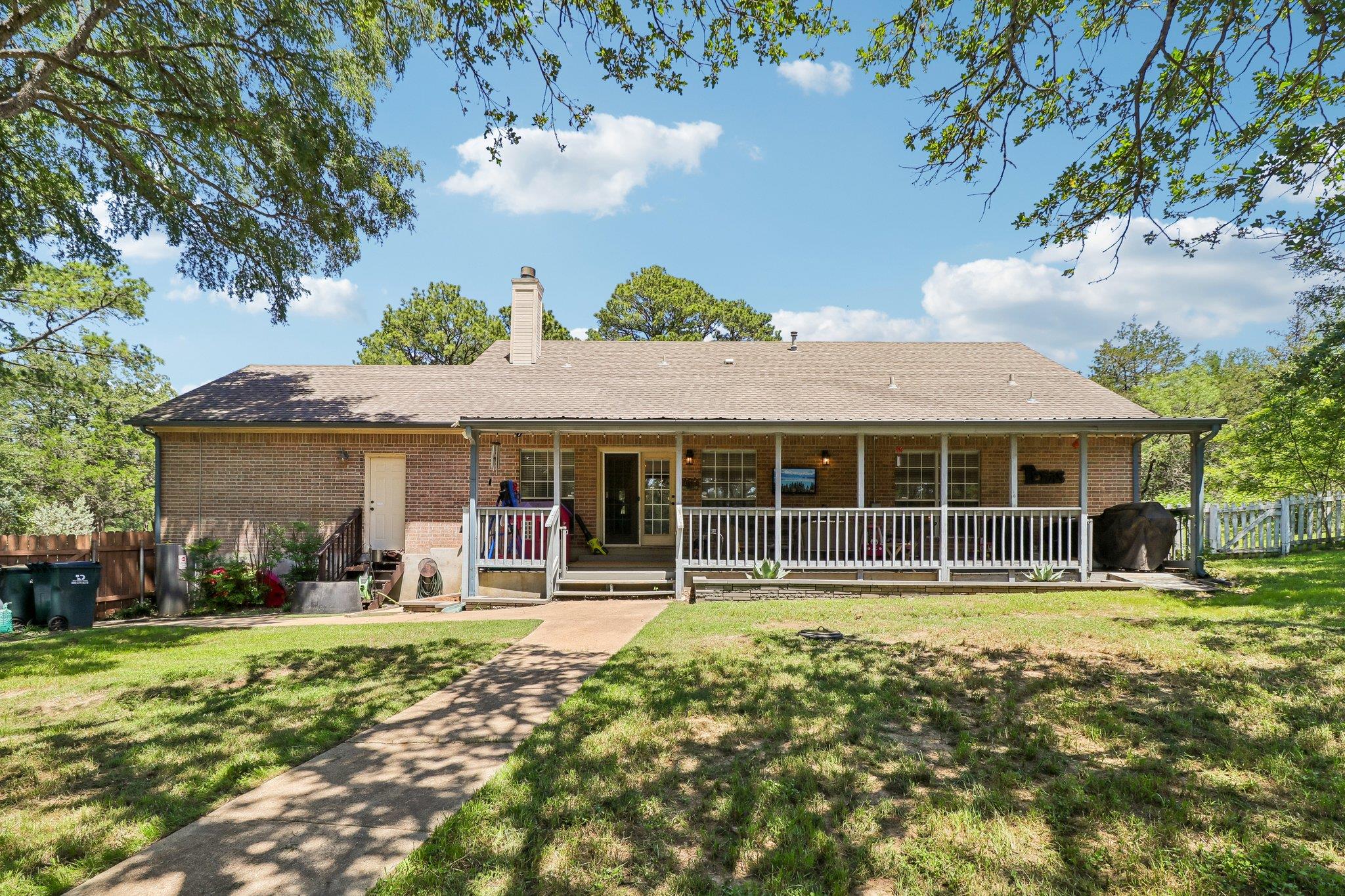 241 Laura Ln, Bastrop, TX 78602