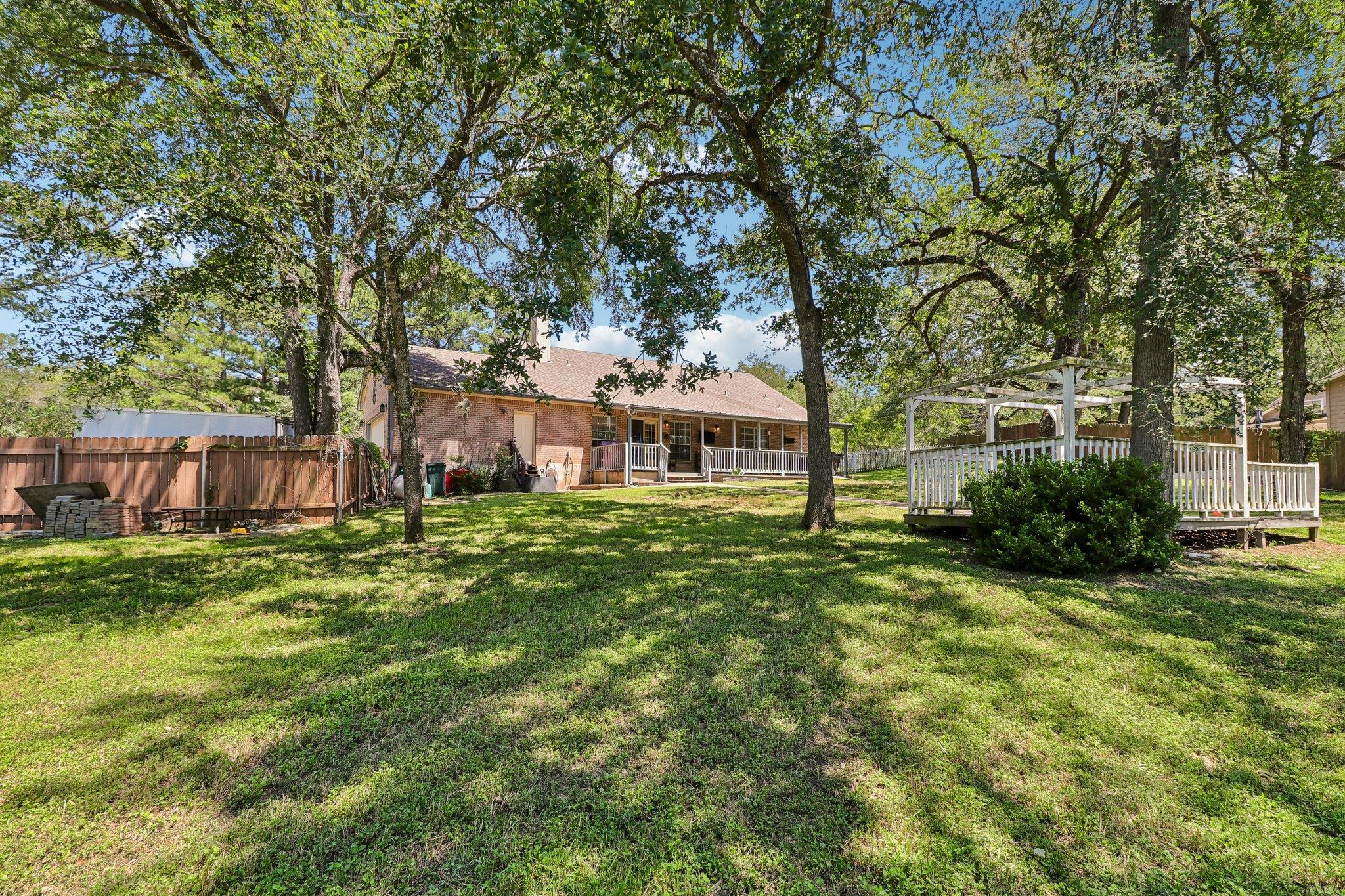 241 Laura Ln, Bastrop, TX 78602