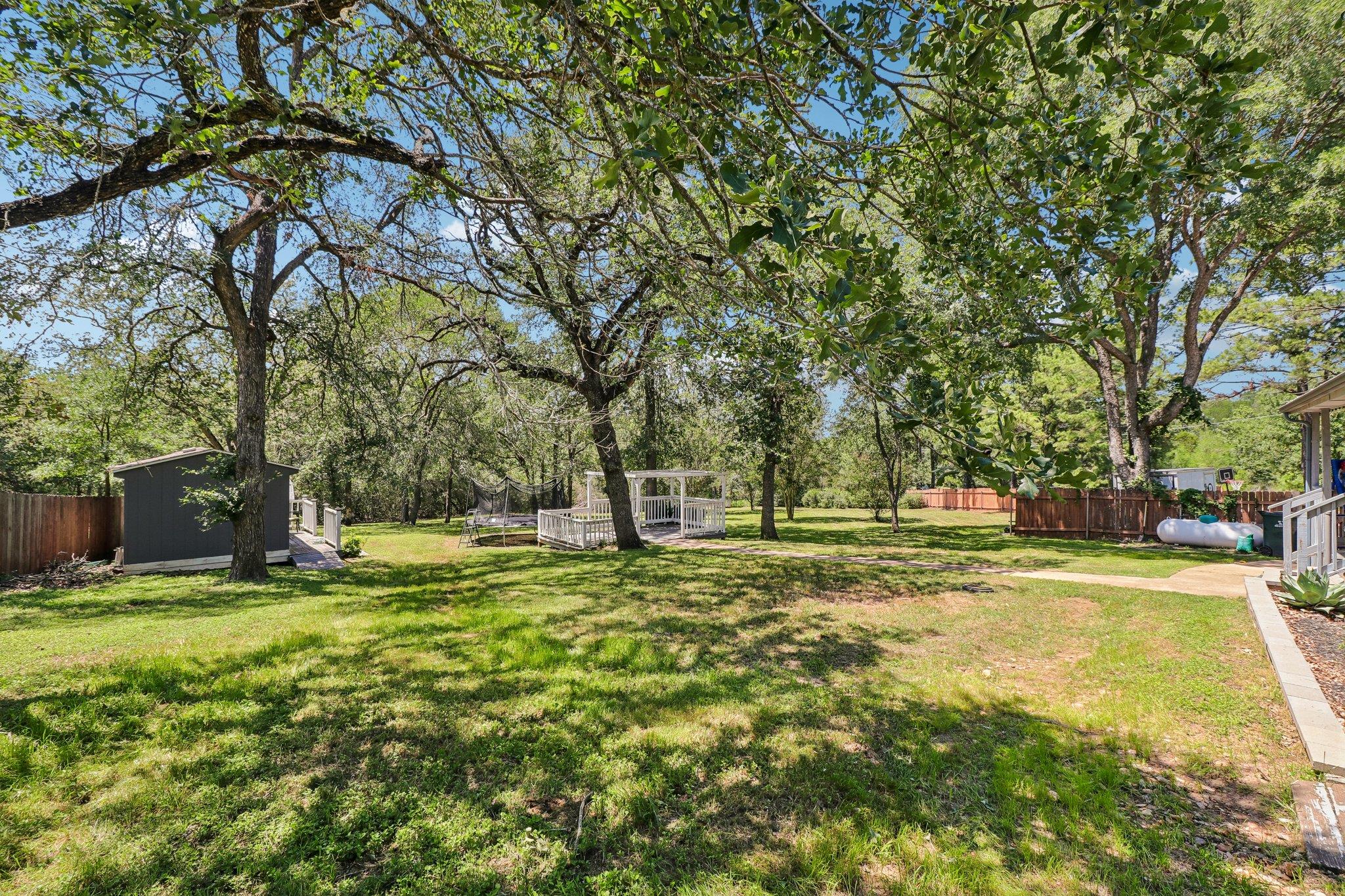 241 Laura Ln, Bastrop, TX 78602