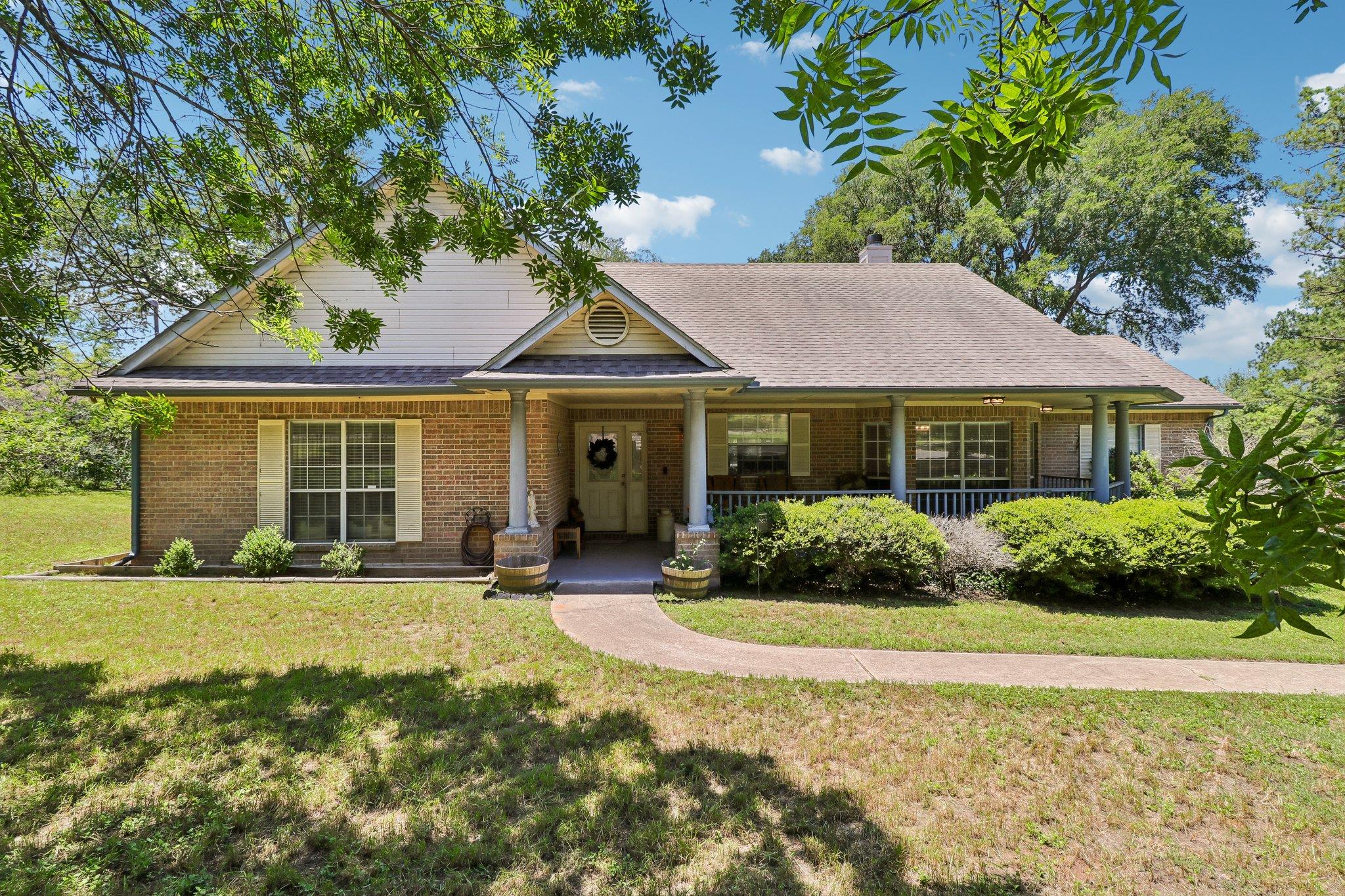 241 Laura Ln, Bastrop, TX 78602
