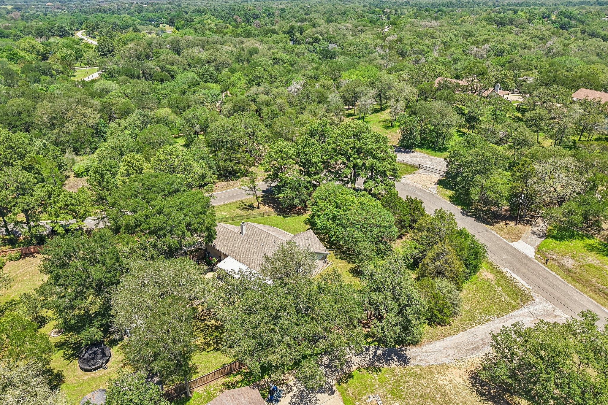 241 Laura Ln, Bastrop, TX 78602