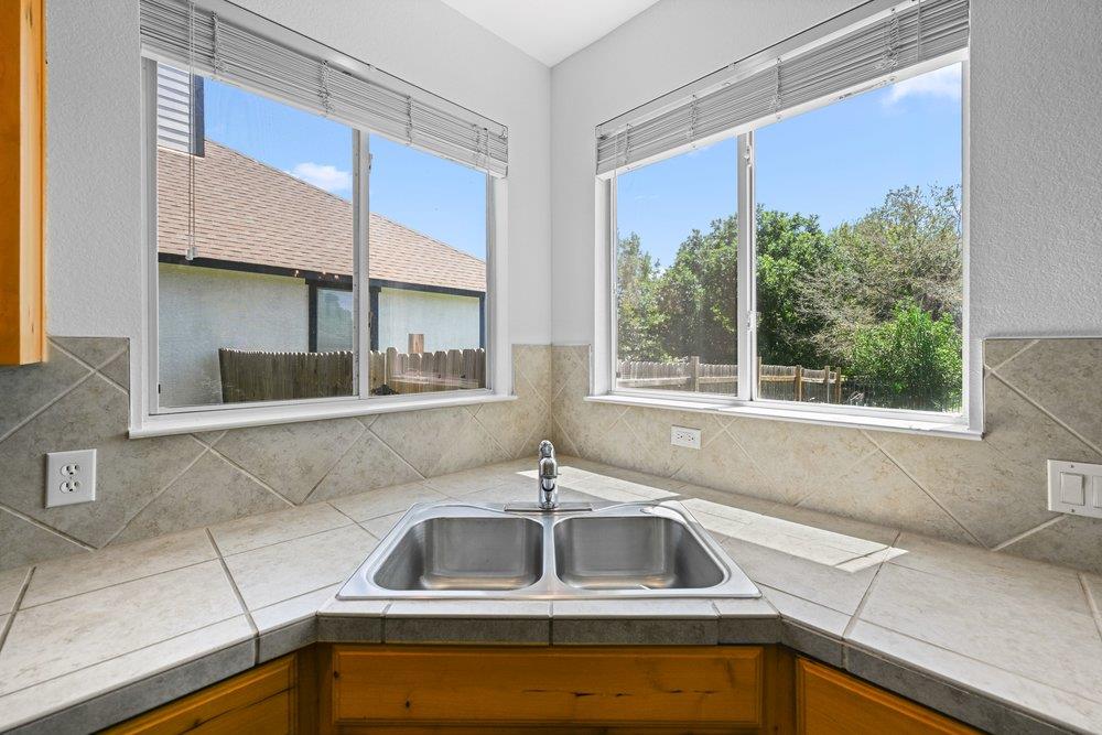 105 Farm House Rd, San Marcos, TX 78666