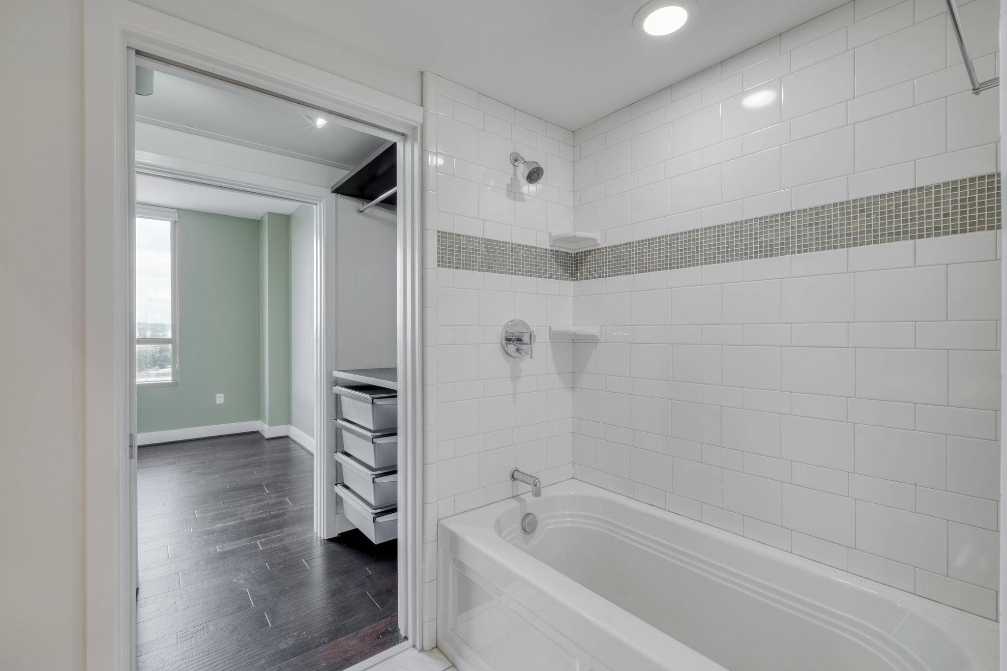300 Bowie St # 1305, Austin, TX 78703