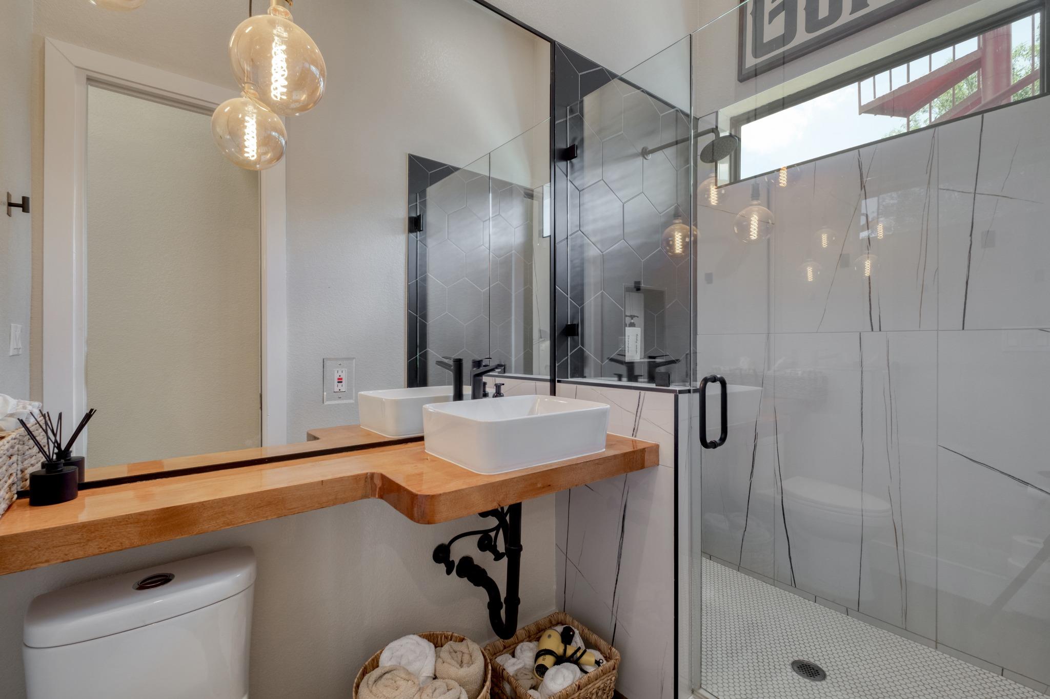 1904 E 16th St # 2, Austin, TX 78702